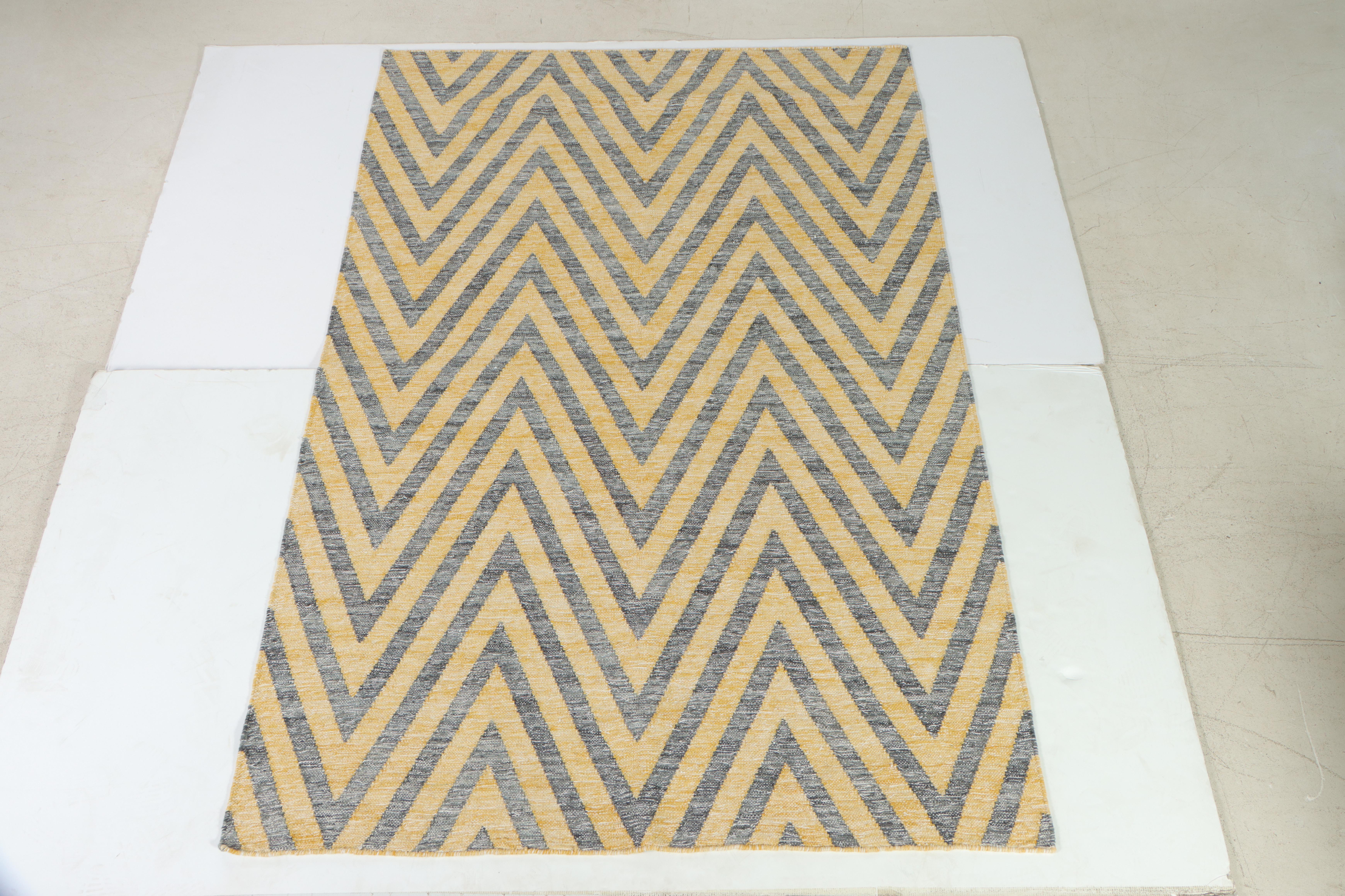 5'2 x 7'7 Handwoven Yellow and Grey Chevron Area Rug