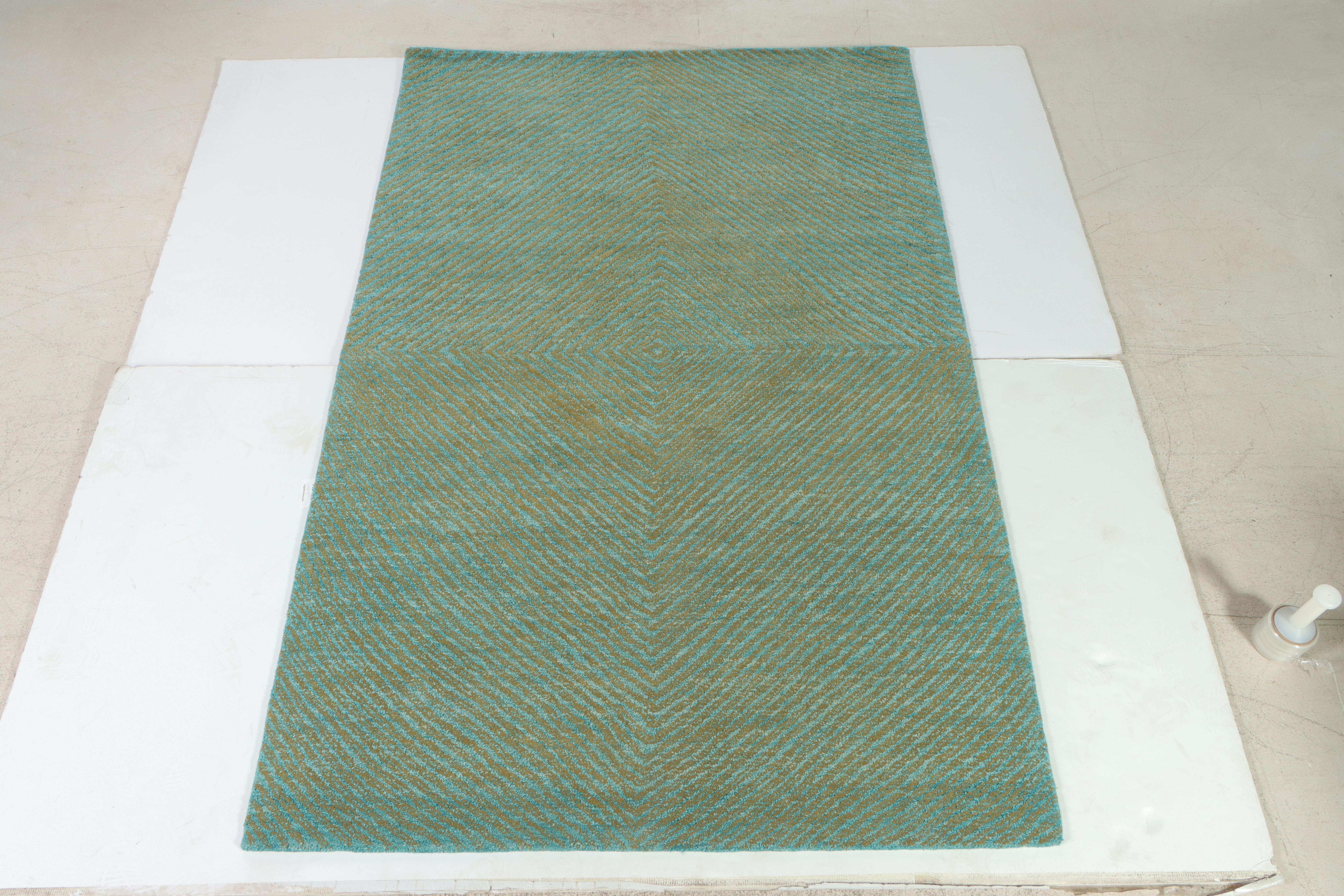 5' x 7'9 Hand-Tufted The Rug Gallery Diamond Pattern Area Rug