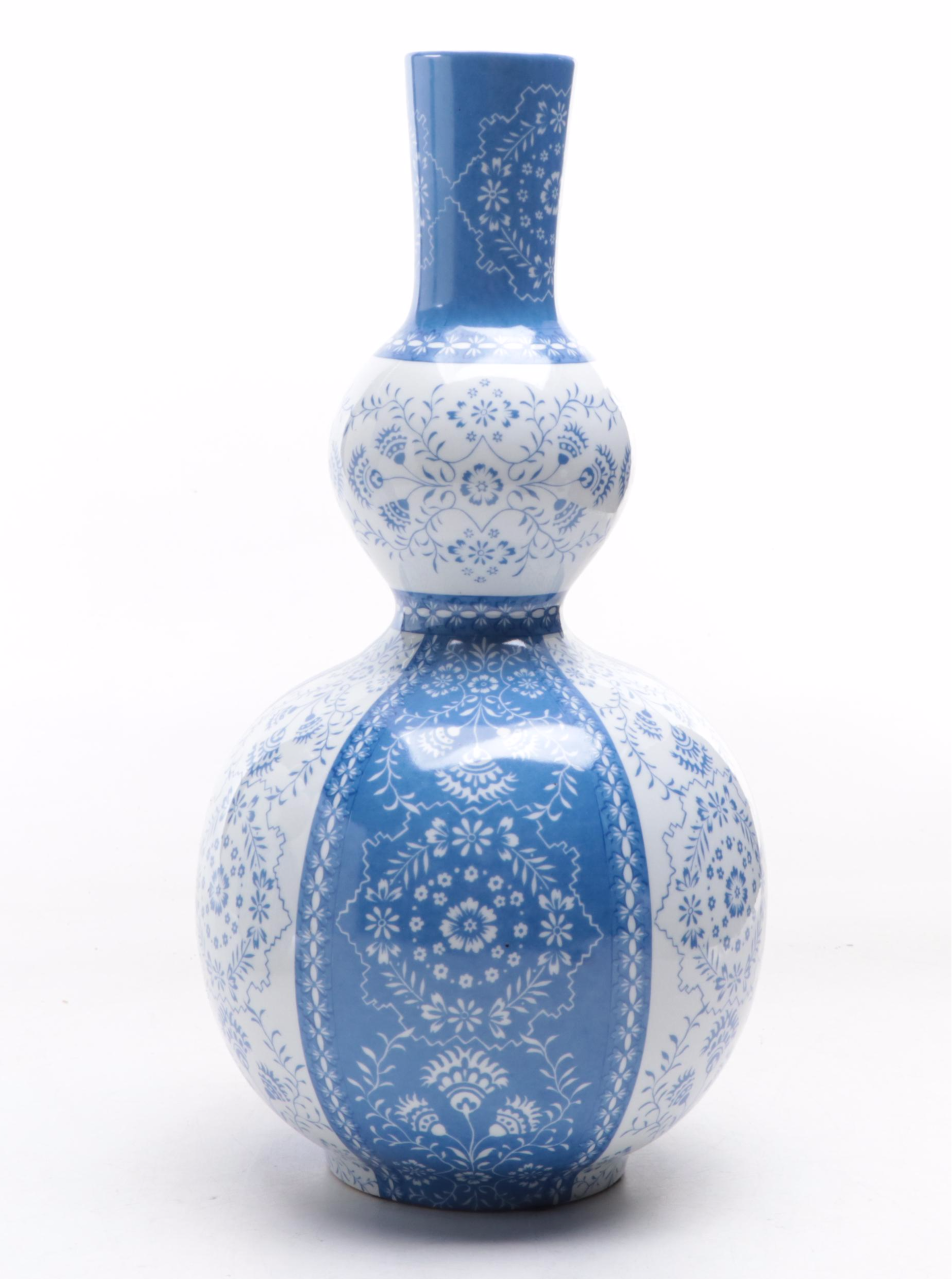 Chelsea House Blue and White Porcelain Huluping Vases, Late 20th Century