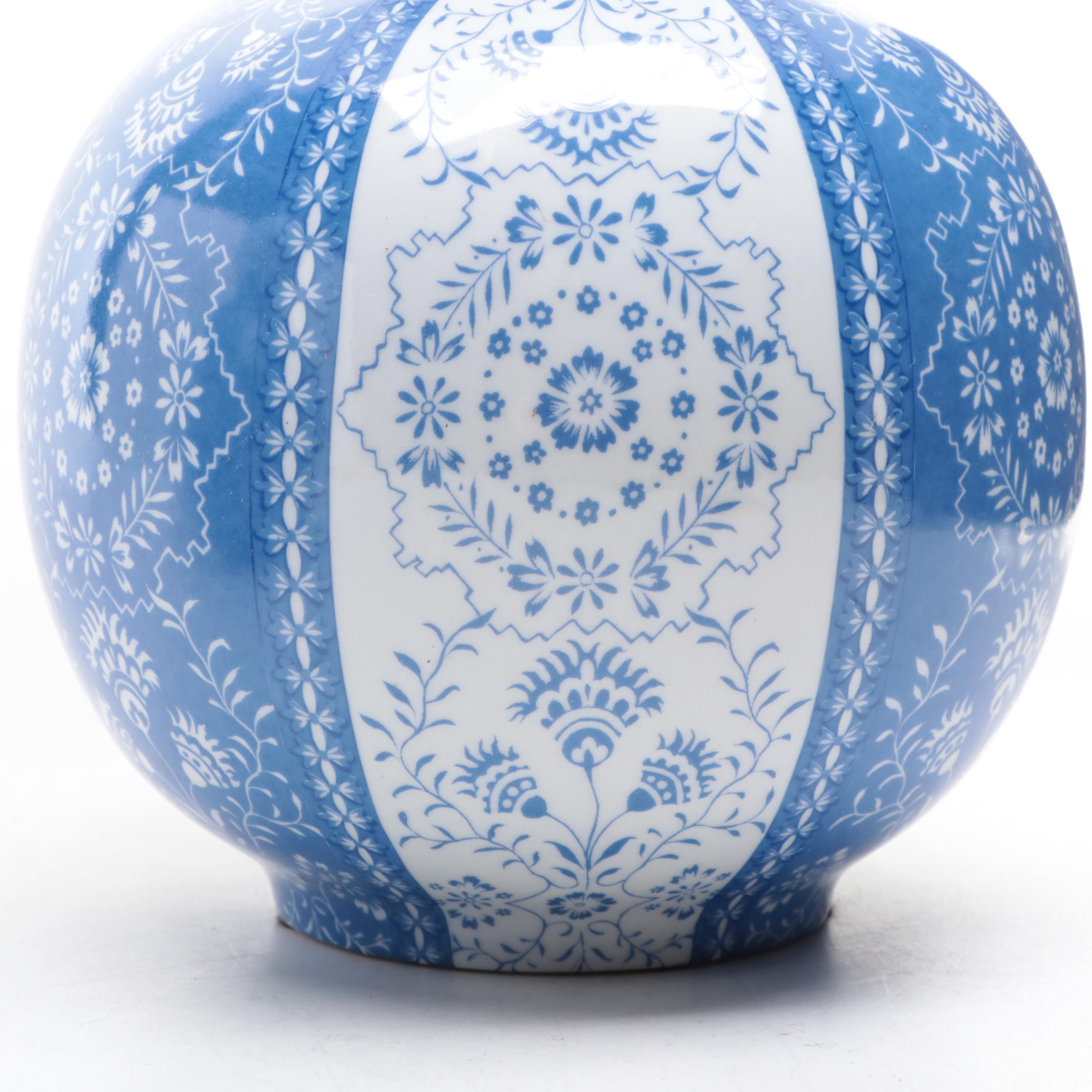 Chelsea House Blue and White Porcelain Huluping Vases, Late 20th Century