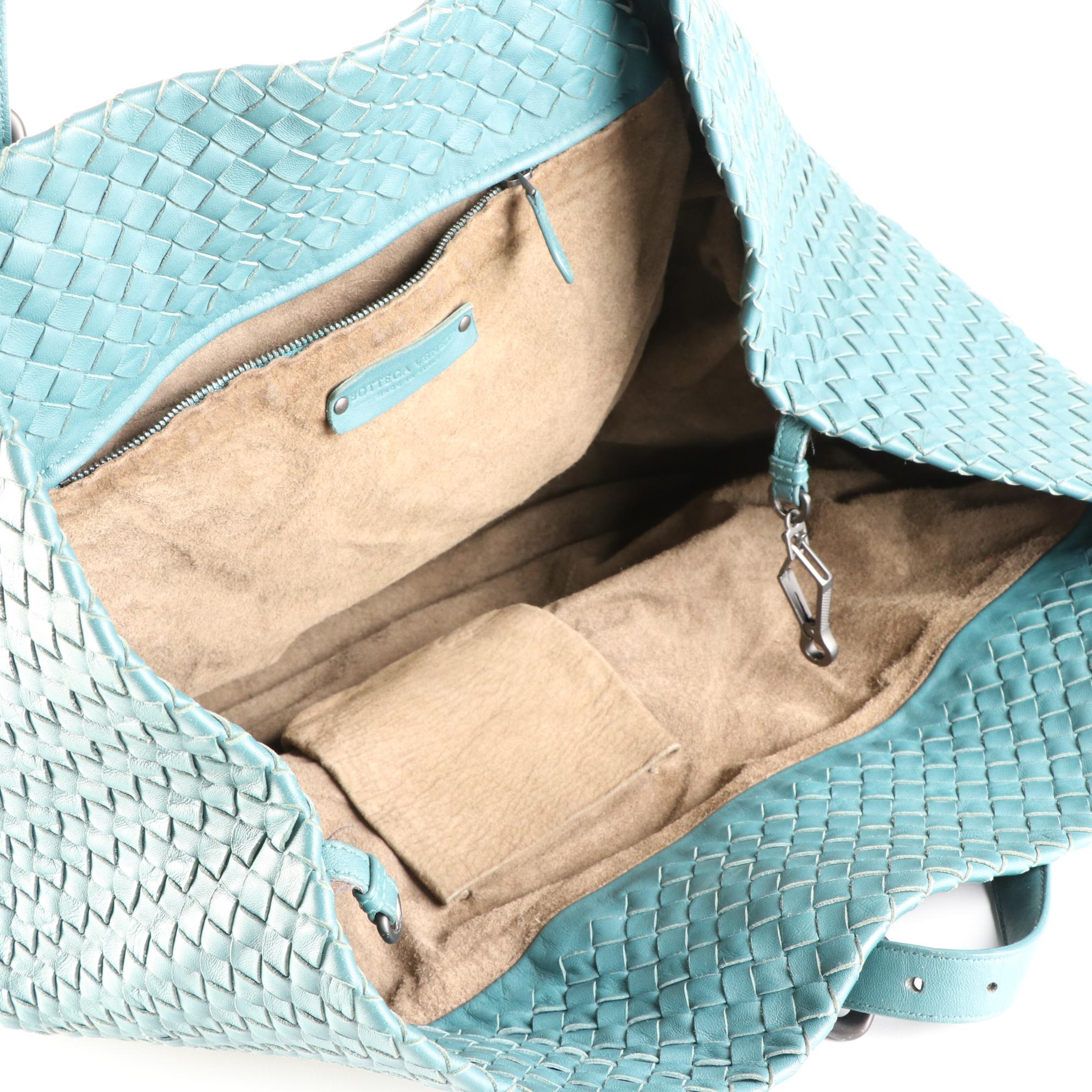 Bottega Veneta Shoulder Bag in Intrecciato Nappa Leather