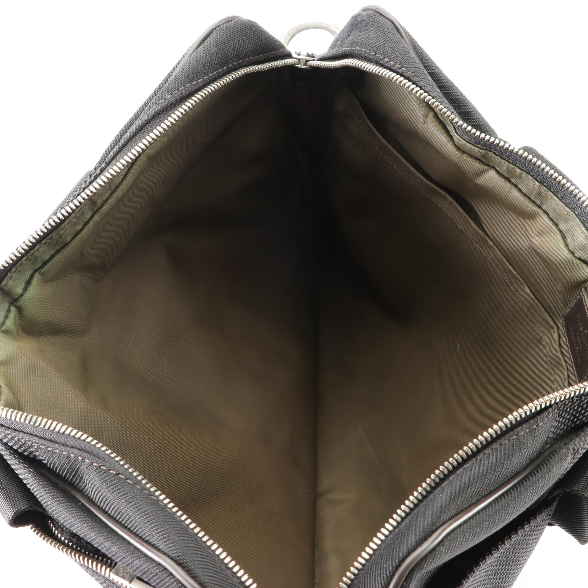 Louis Vuitton Laptop Bag in Black Damier Géant with Leather Trim