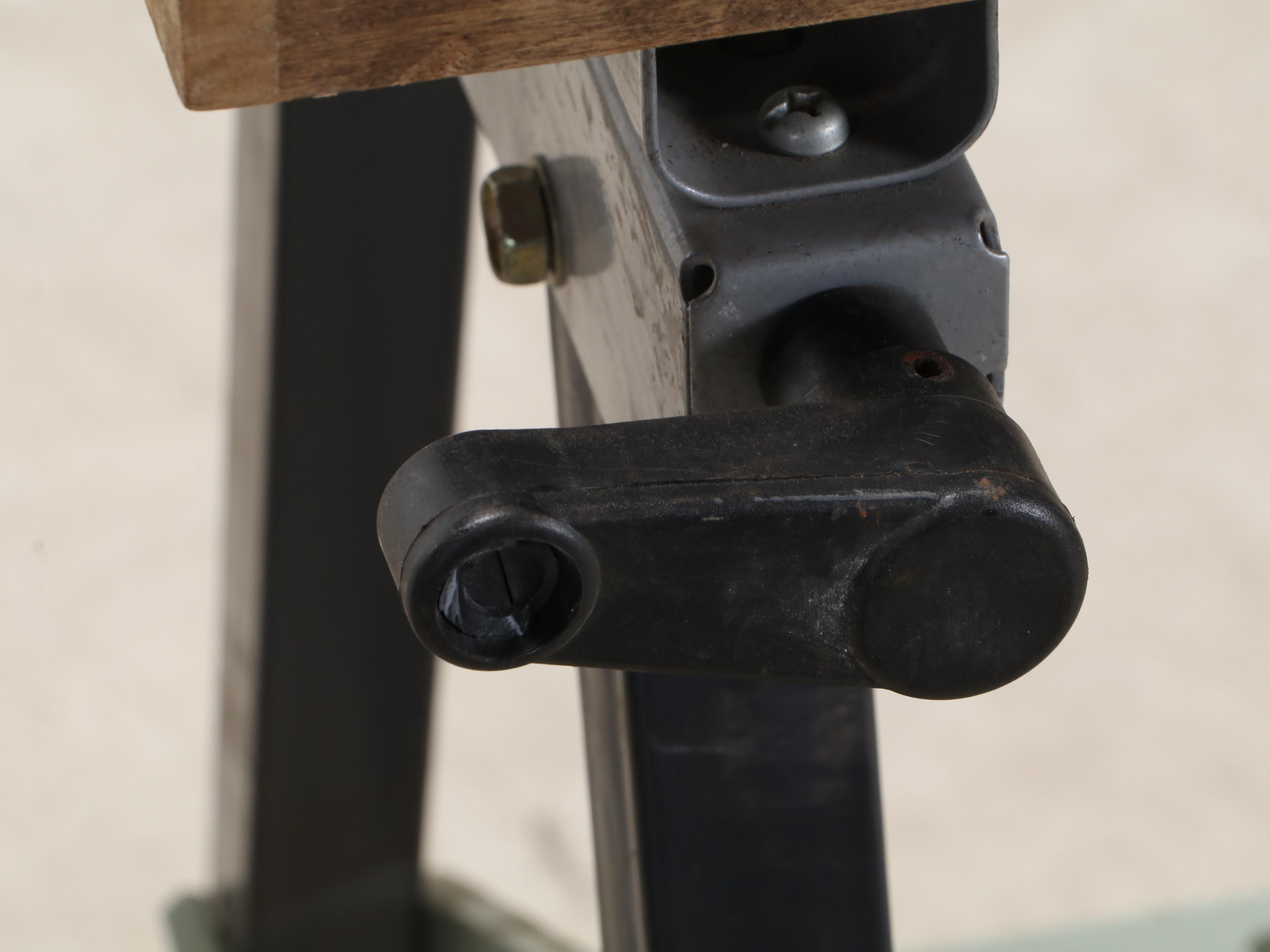 Bench 'n Vise Portable Work Bench Saw Horses With Winsor & Newton Art Easel