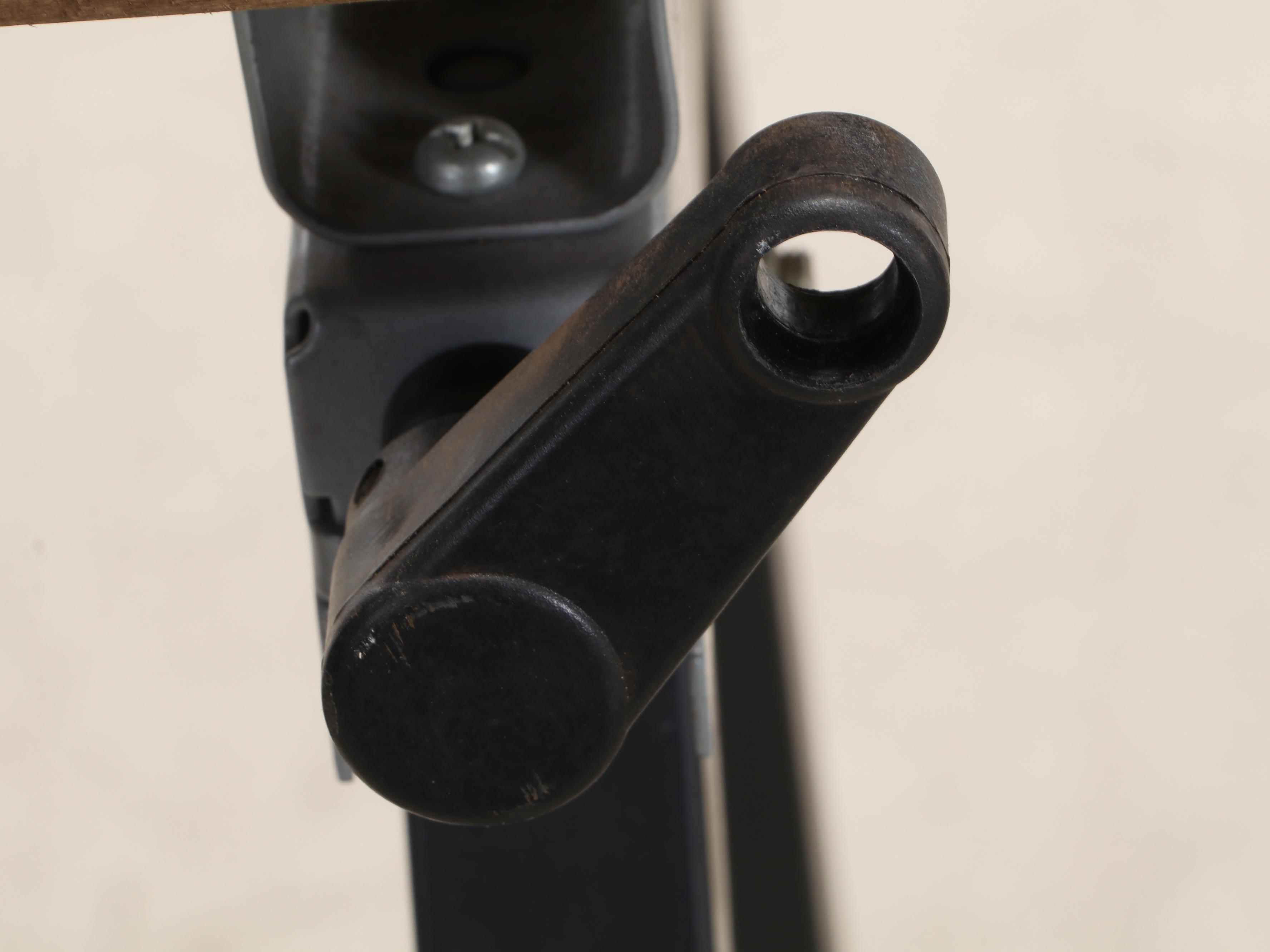 Bench 'n Vise Portable Work Bench Saw Horses With Winsor & Newton Art Easel