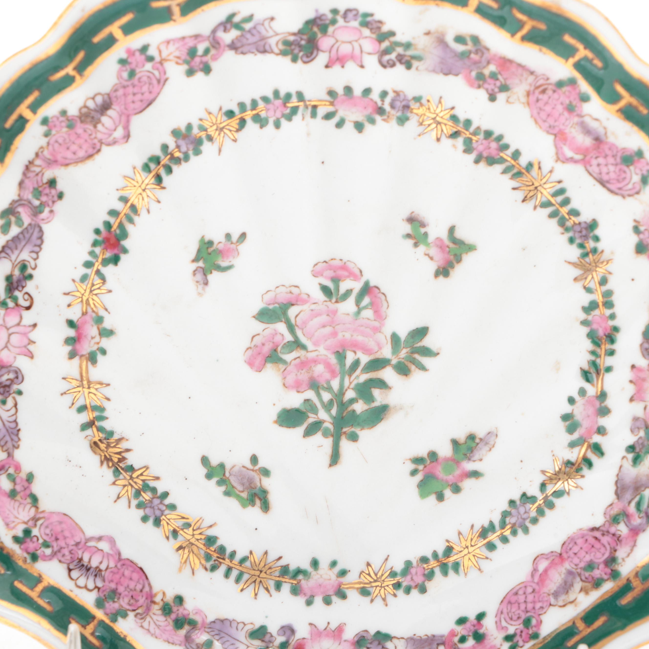 Chinese Export Style Porcelain Shell Shaped Dishes