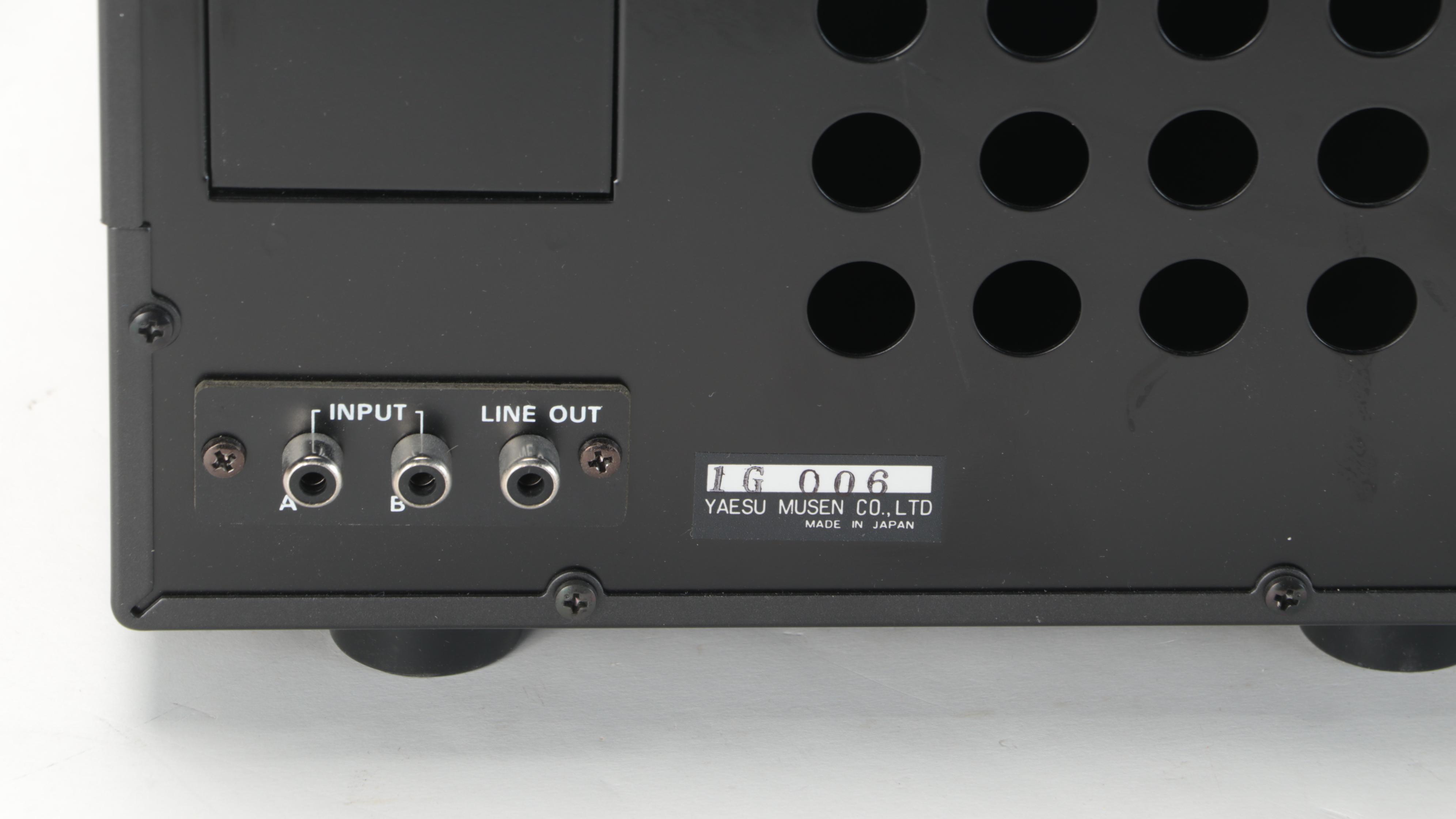 YAESU Transceiver Amateur Radio and Speaker with Ameritron Amplifier