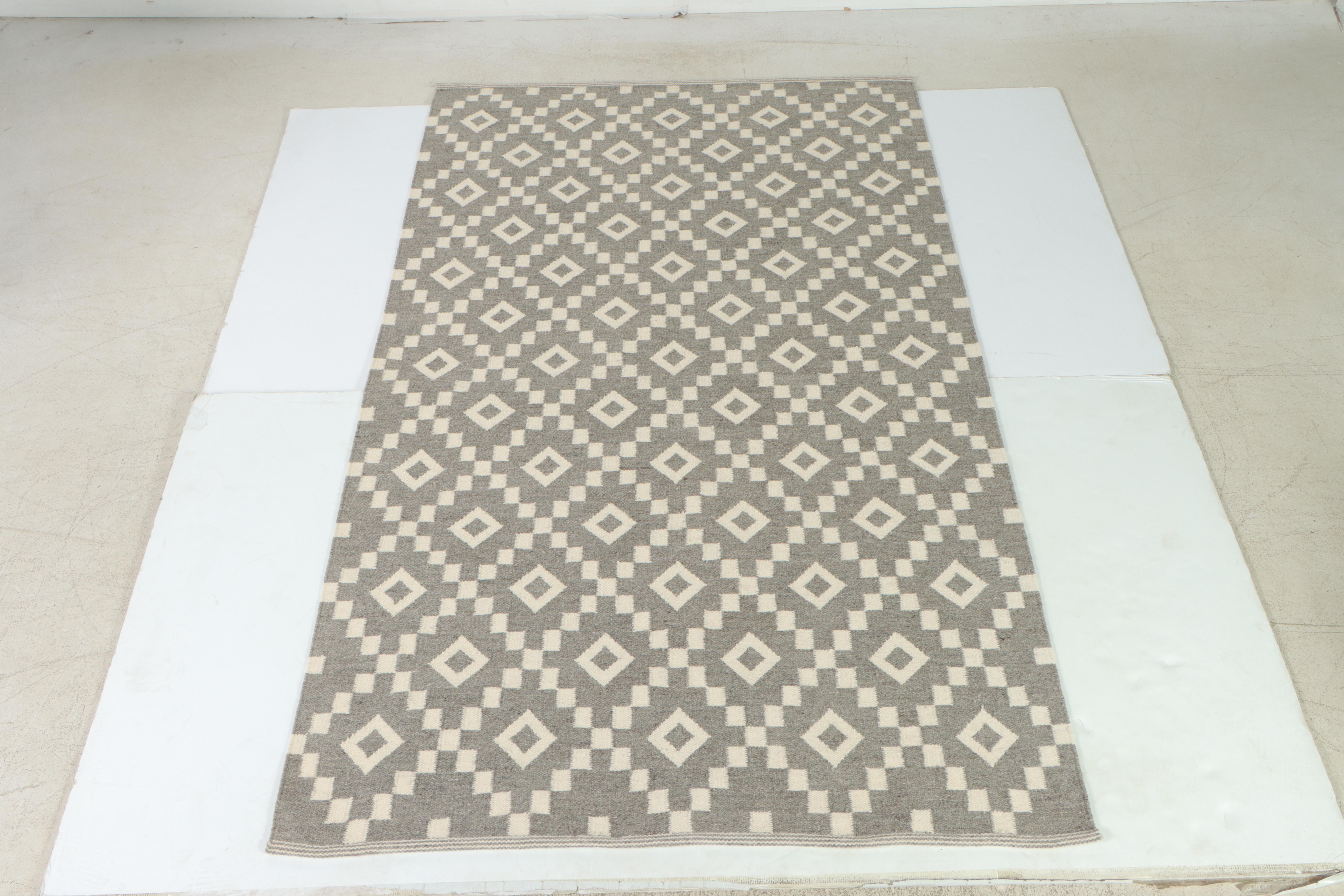 5'1 x 8'1 Handwoven Trellis Geometric Area Rug