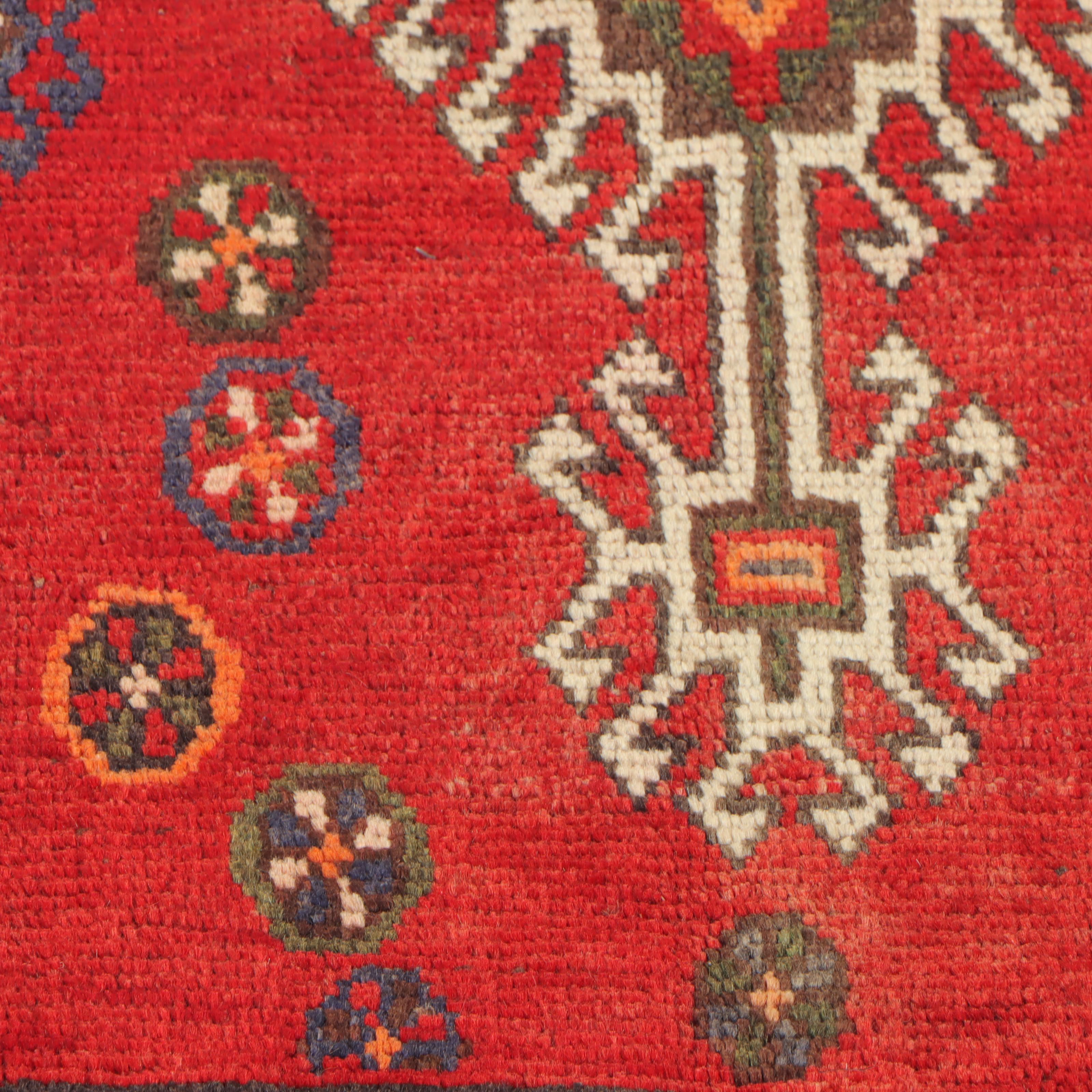 4'8 x 7'6 Hand-Knotted Persian Shiraz Area Rug