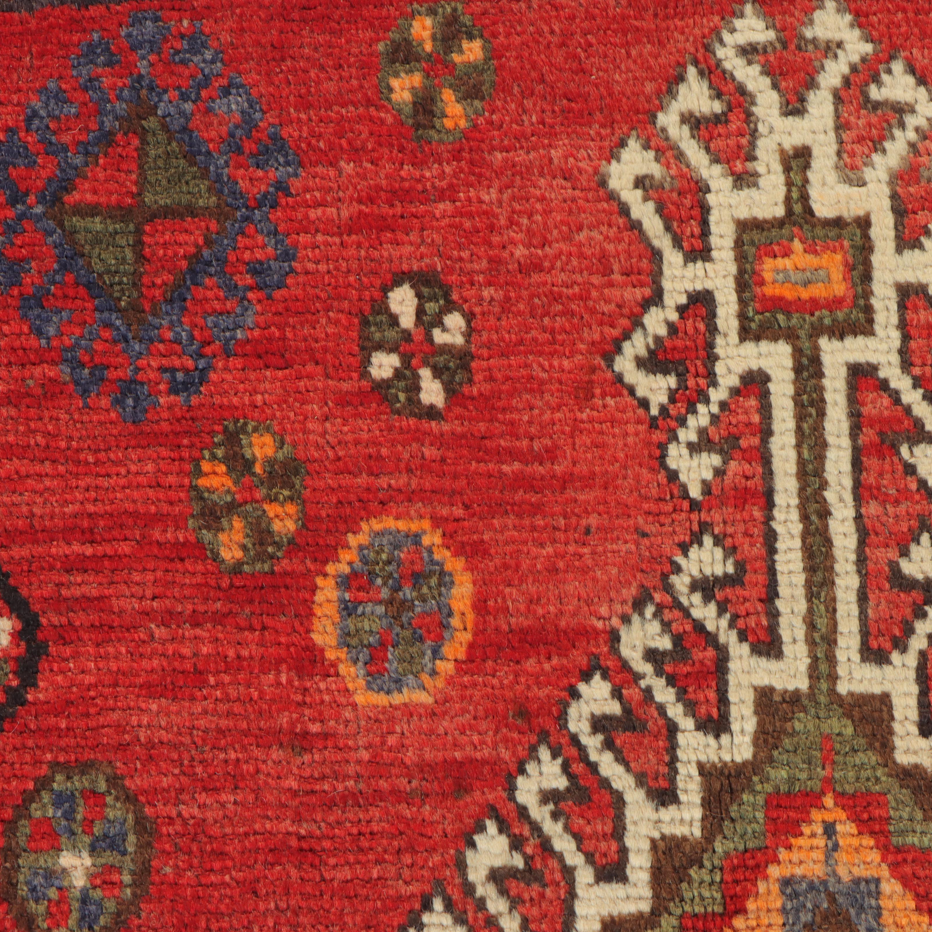 4'8 x 7'6 Hand-Knotted Persian Shiraz Area Rug