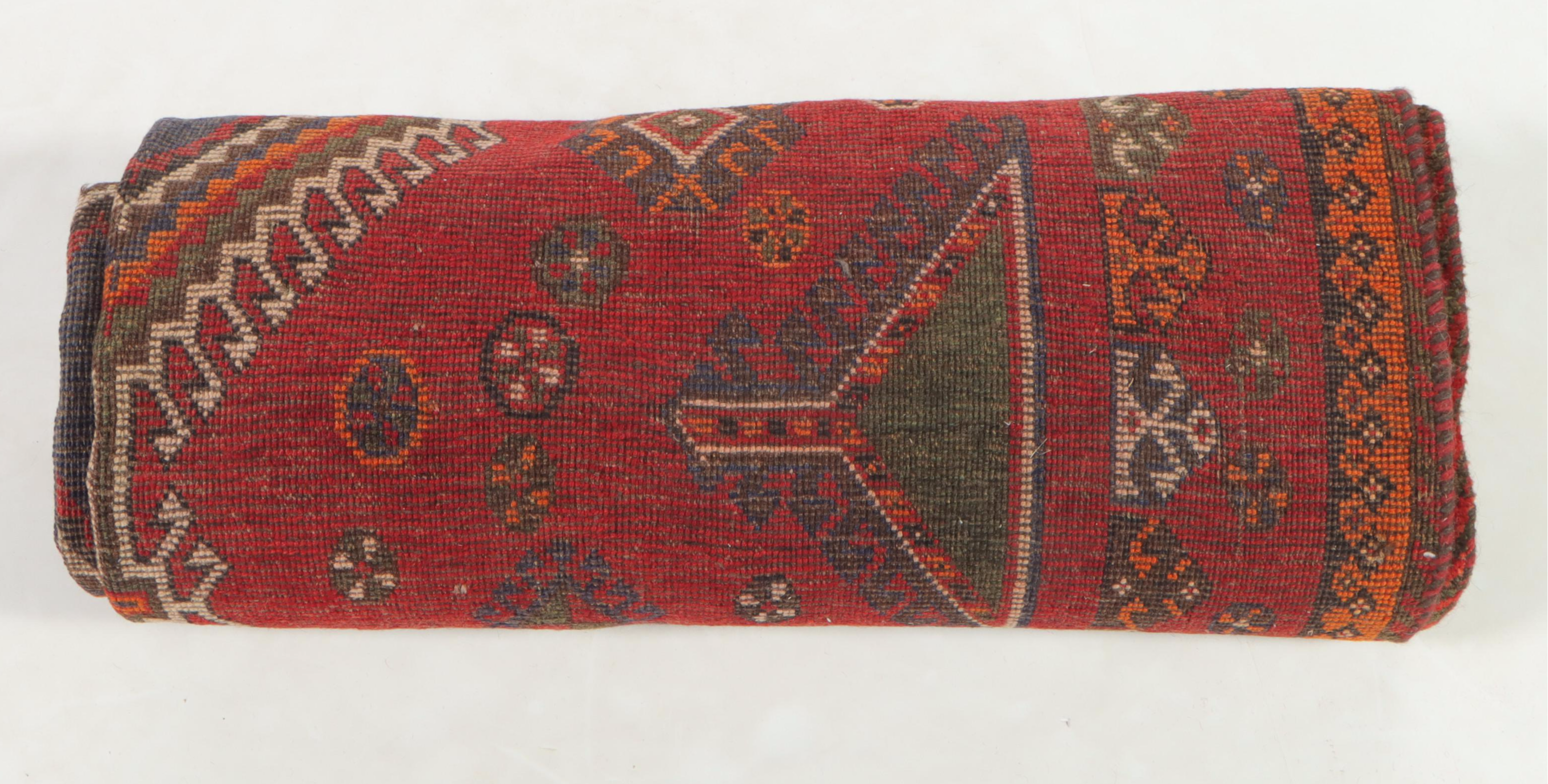 4'8 x 7'6 Hand-Knotted Persian Shiraz Area Rug