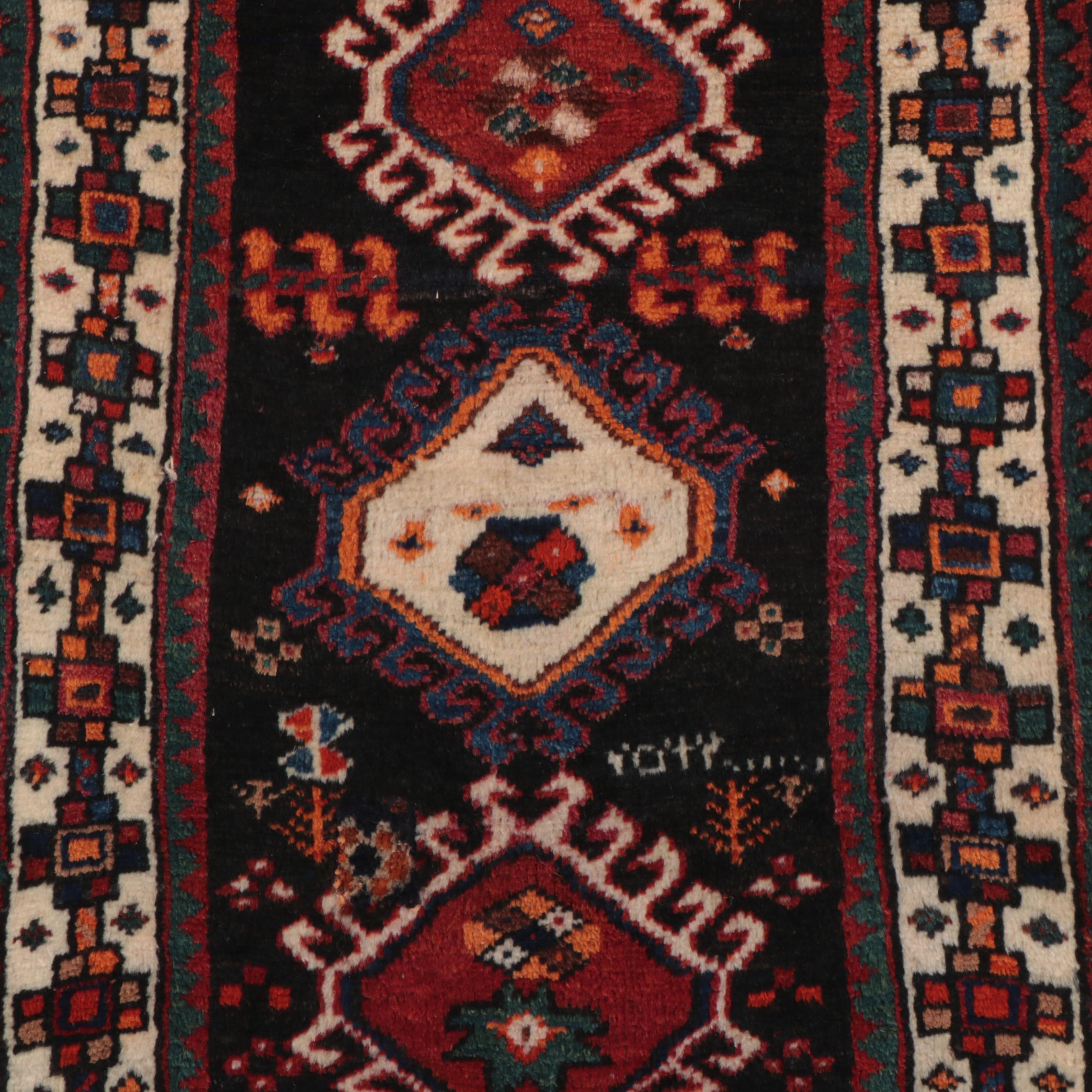 1'11 x 3' Hand-Knotted Persian Shiraz Accent Rug