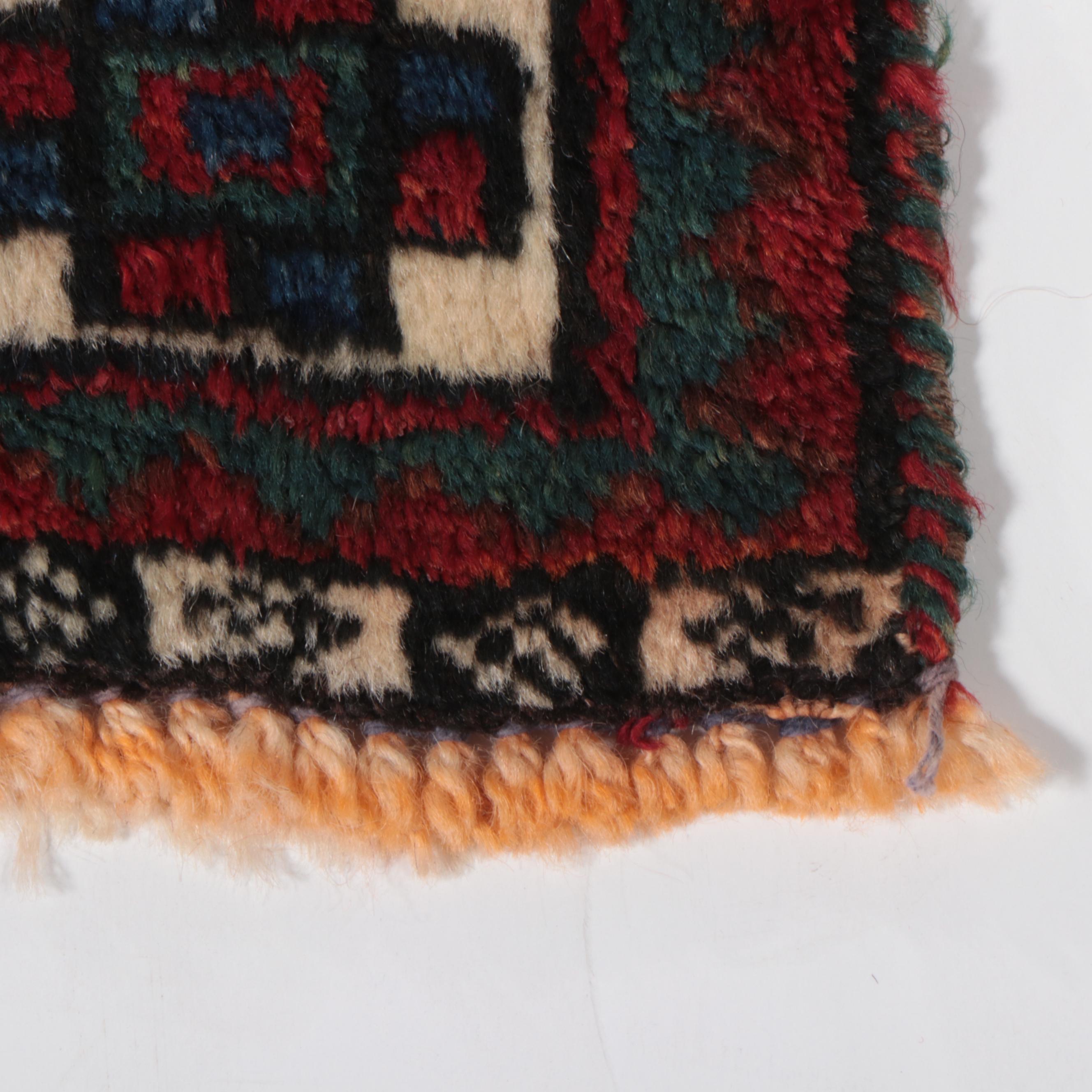 1'11 x 3' Hand-Knotted Persian Shiraz Accent Rug