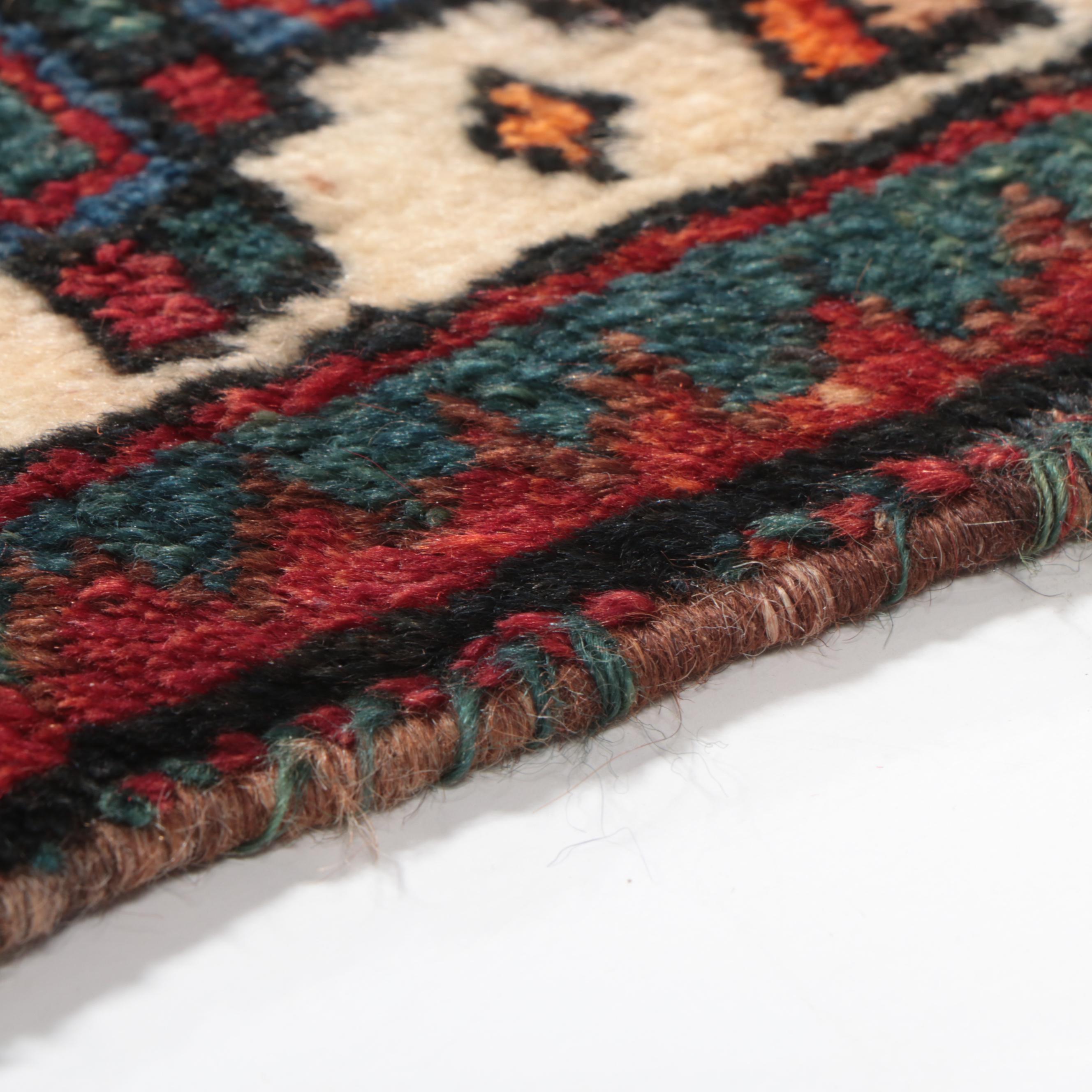 1'11 x 3' Hand-Knotted Persian Shiraz Accent Rug