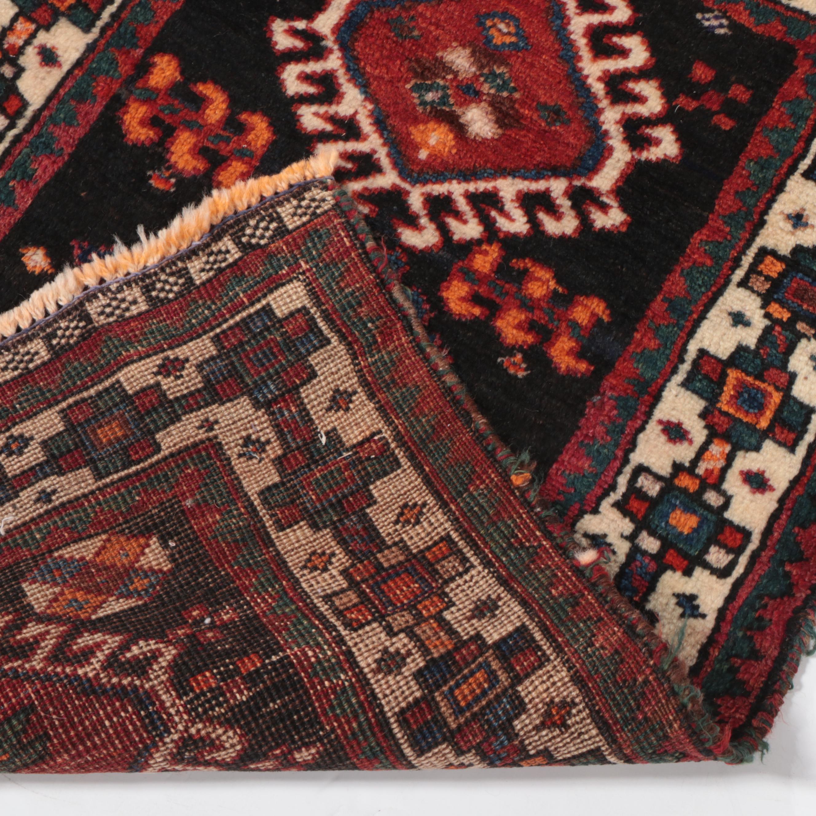 1'11 x 3' Hand-Knotted Persian Shiraz Accent Rug