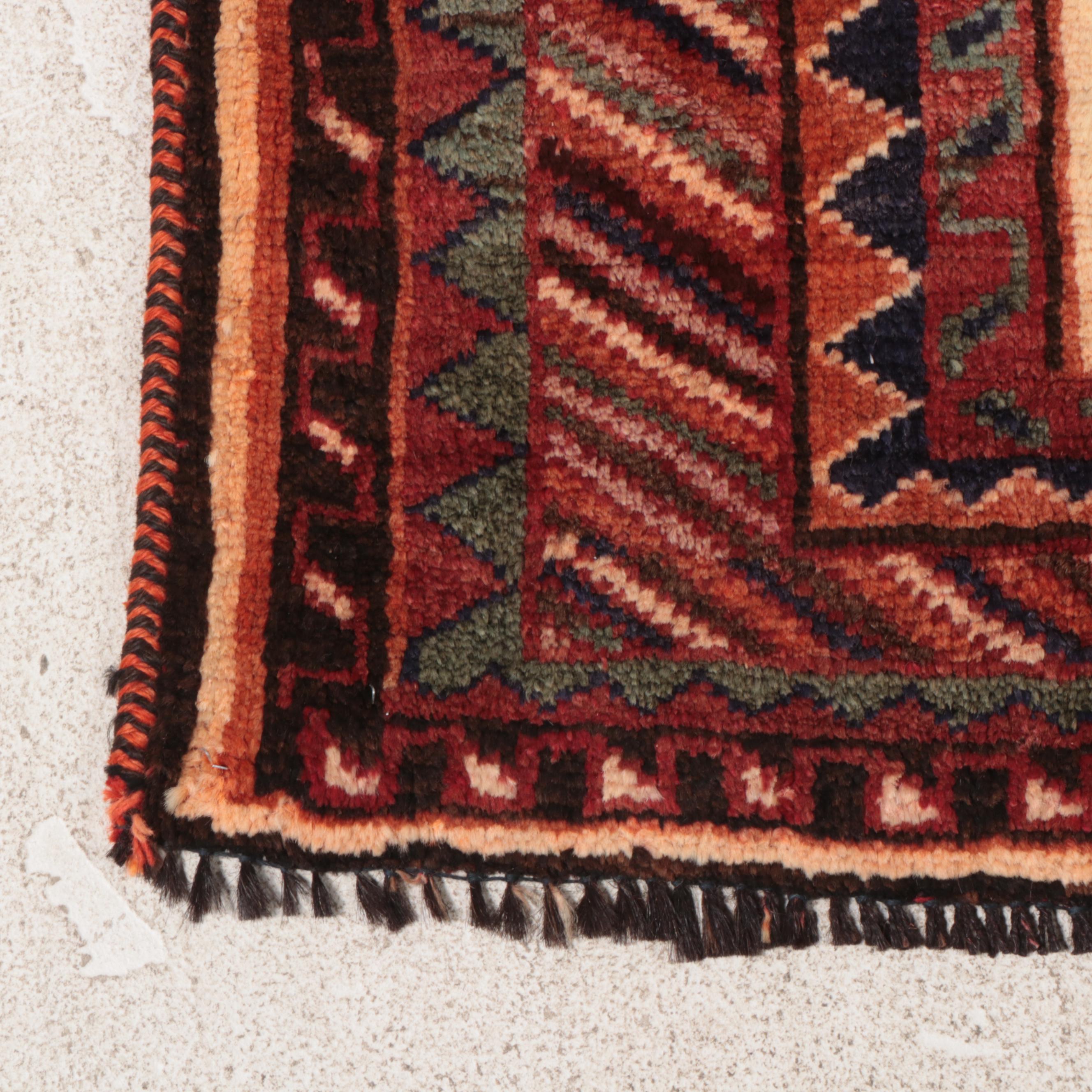 4'10 x 7'10 Hand-Knotted Persian Qashqai Area Rug