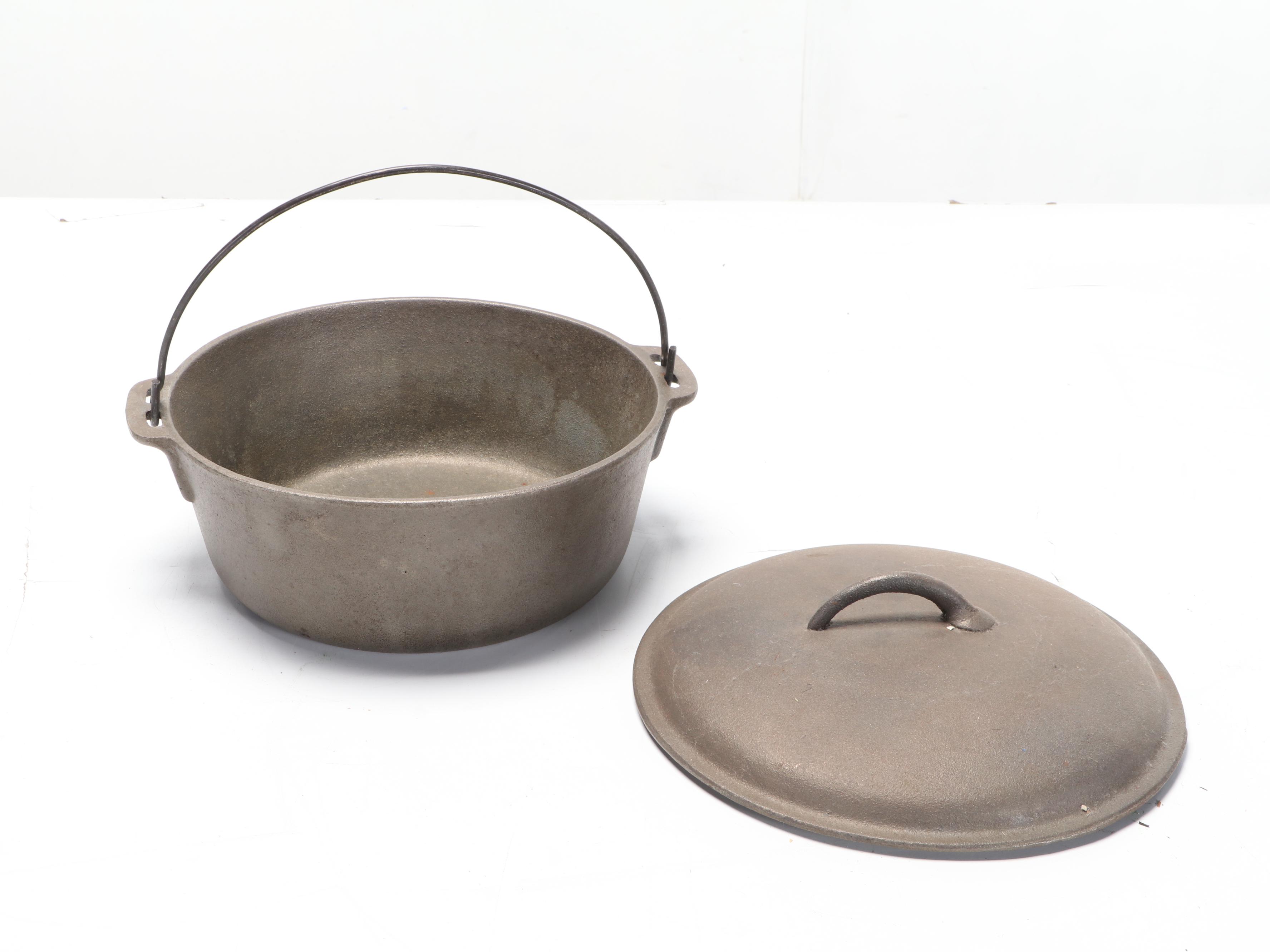Cast Iron Corn Cob Muffin Tins with Other Dutch Ovens, Mid to Late 20th Century