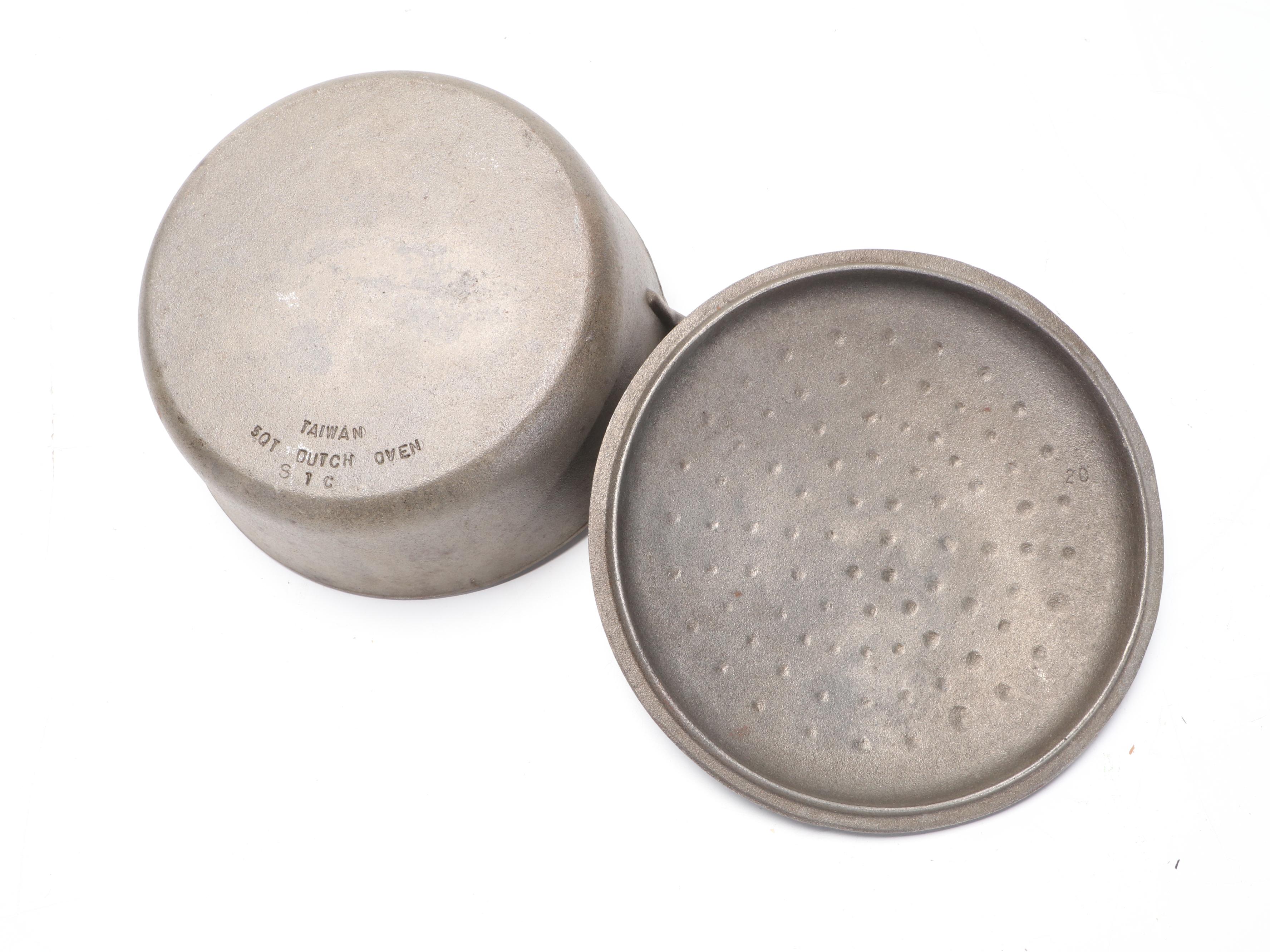 Cast Iron Corn Cob Muffin Tins with Other Dutch Ovens, Mid to Late 20th Century