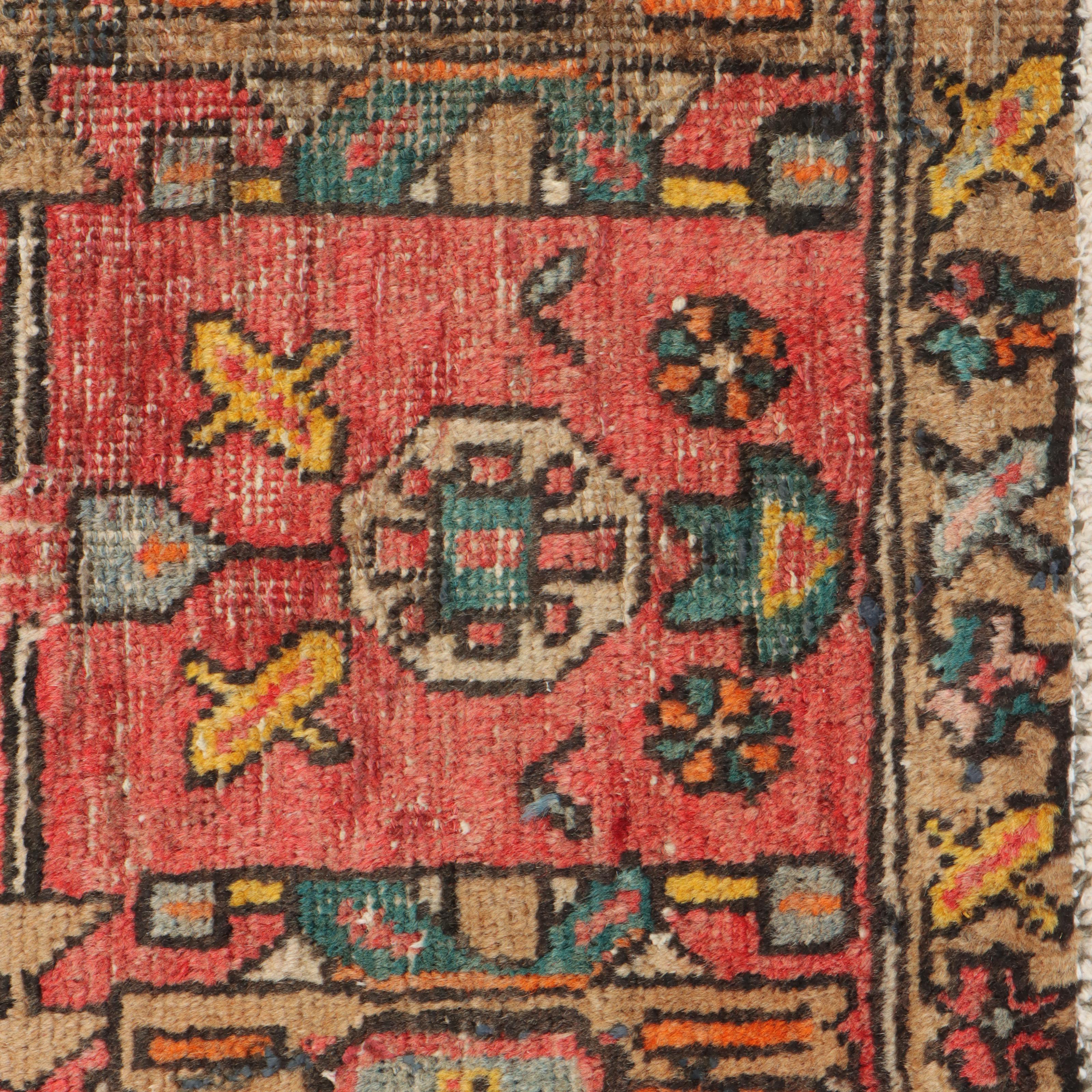 2'8 x 4'6 Hand-Knotted Persian Qashqai Accent Rug