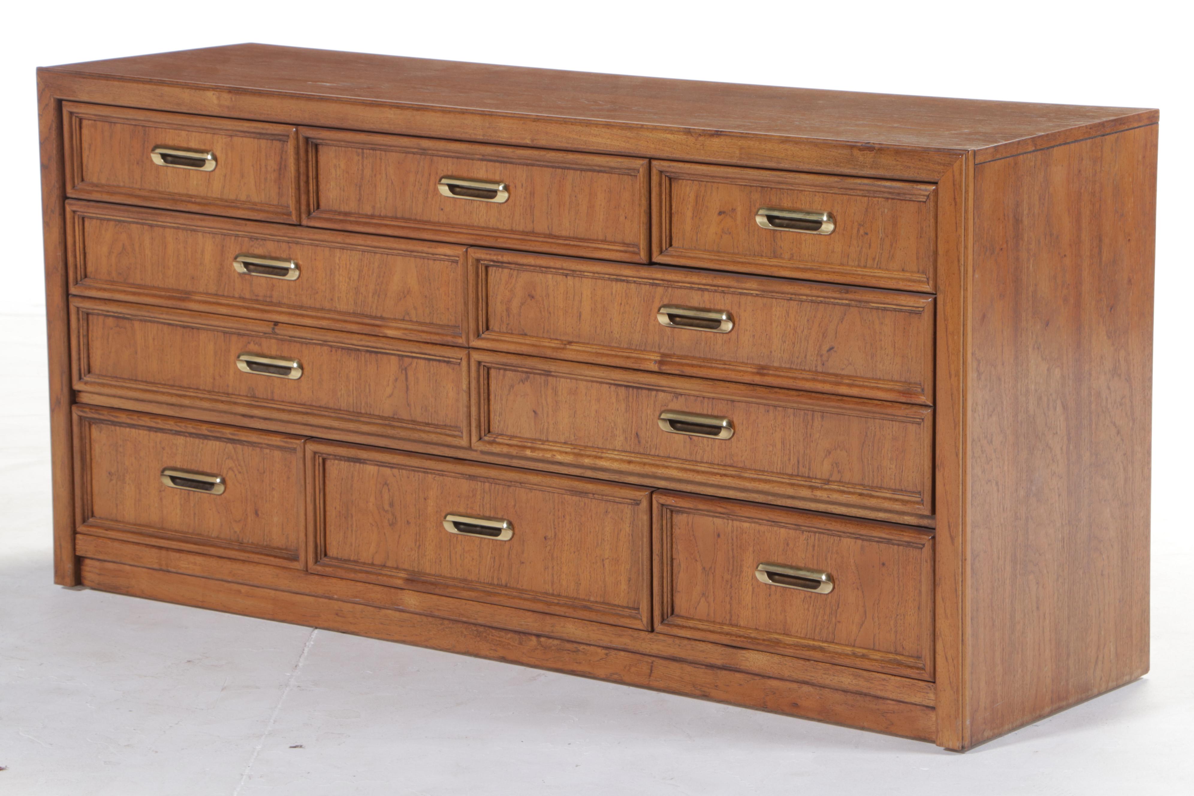 Thomasville Modernist Oak Eight-Drawer Dresser, Mid to Late 20th Century