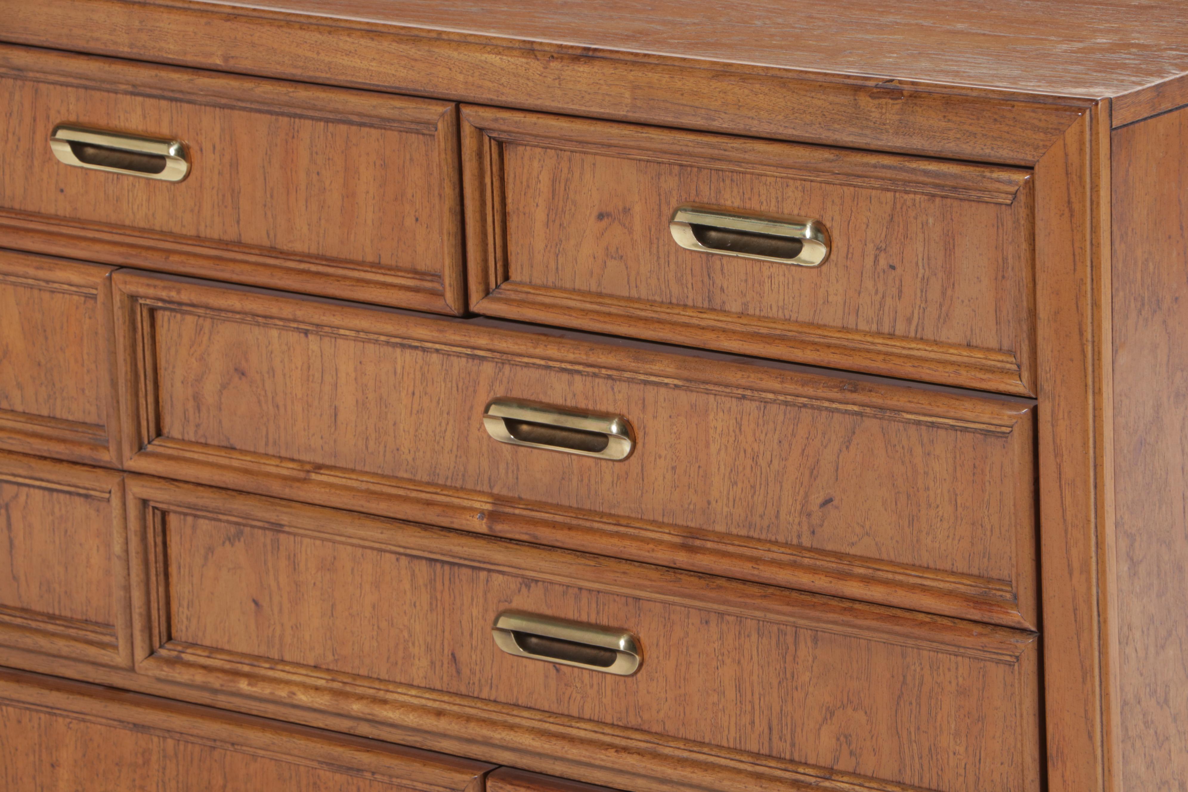 Thomasville Modernist Oak Eight-Drawer Dresser, Mid to Late 20th Century