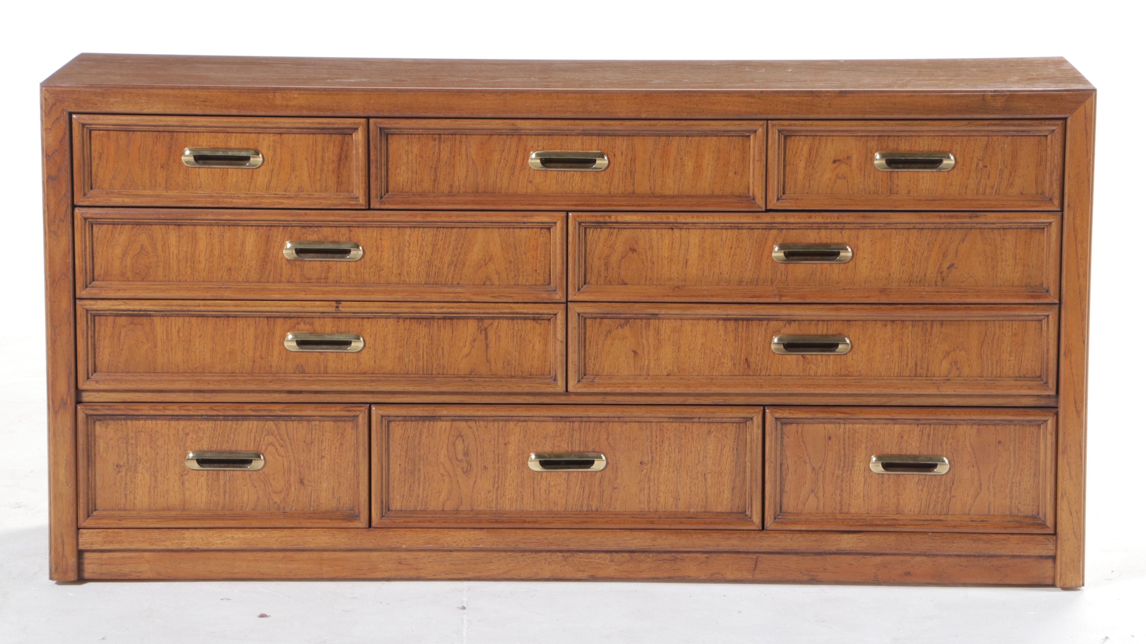 Thomasville Modernist Oak Eight-Drawer Dresser, Mid to Late 20th Century