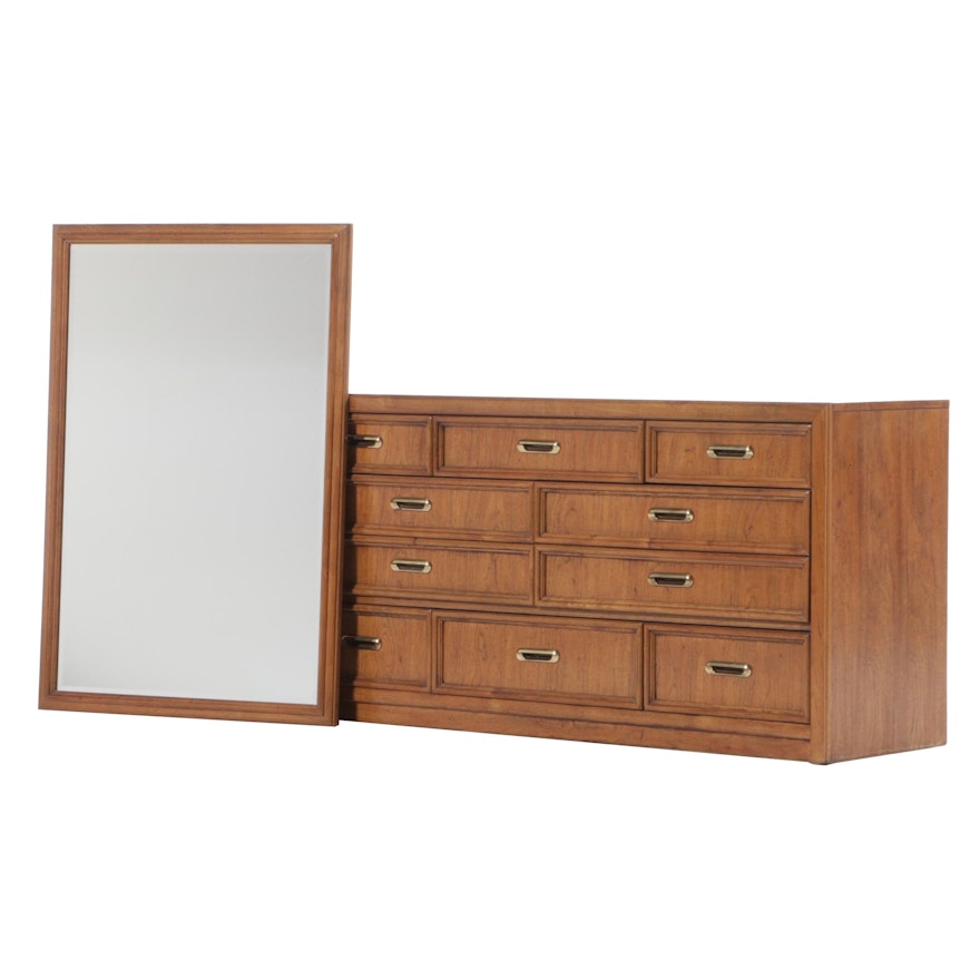 Thomasville Modernist Oak Eight-Drawer Dresser, Mid to Late 20th Century