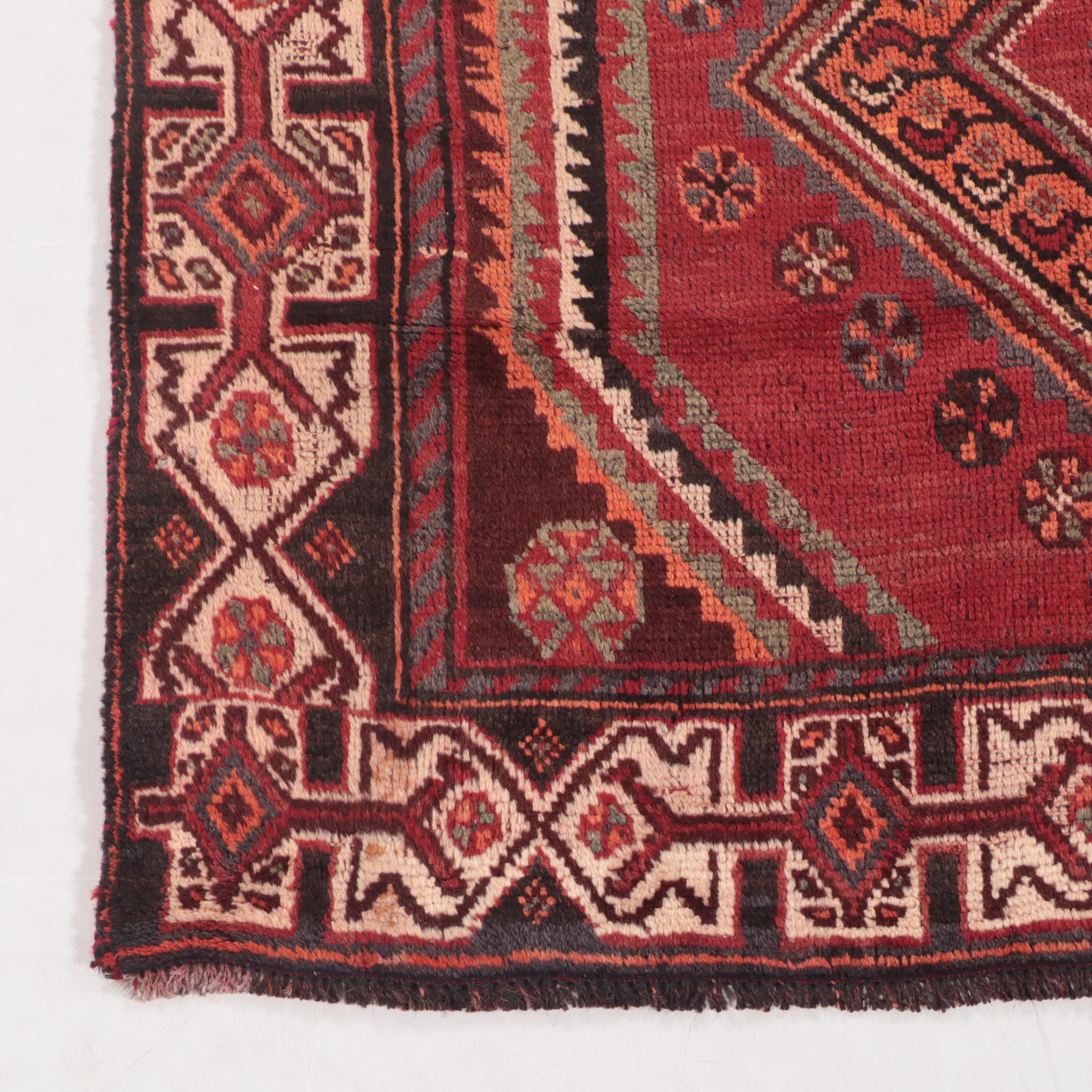 4'9 x 9'1  Hand-Knotted Persian Shiraz Area Rug