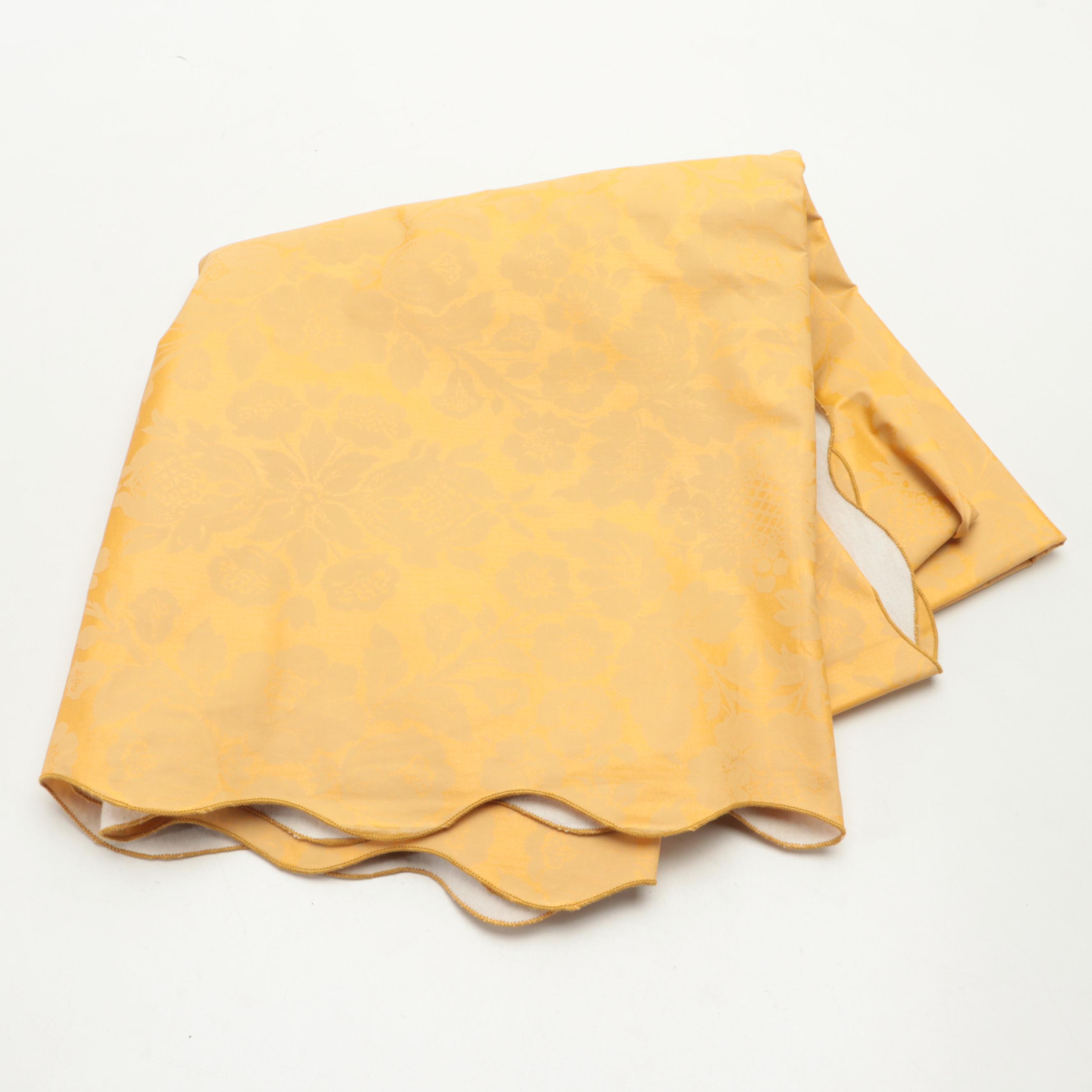 Catstudio Cincinnati Dish Towel with Other Tableware and Décor