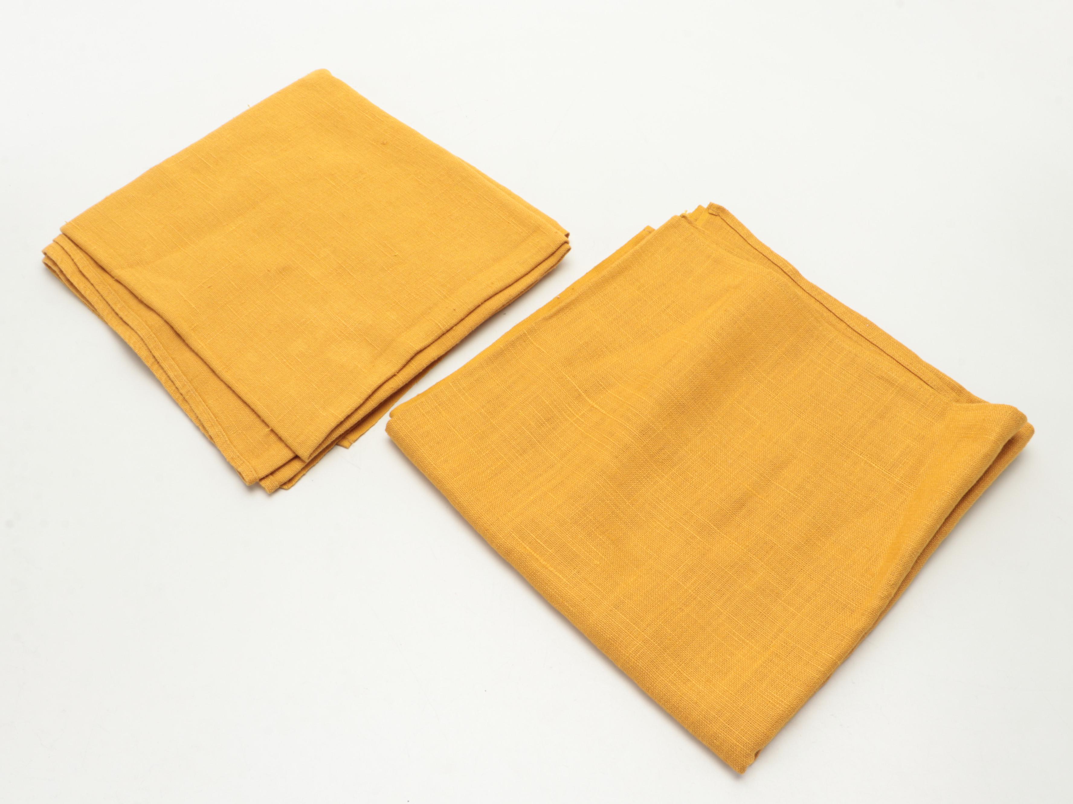 Catstudio Cincinnati Dish Towel with Other Tableware and Décor