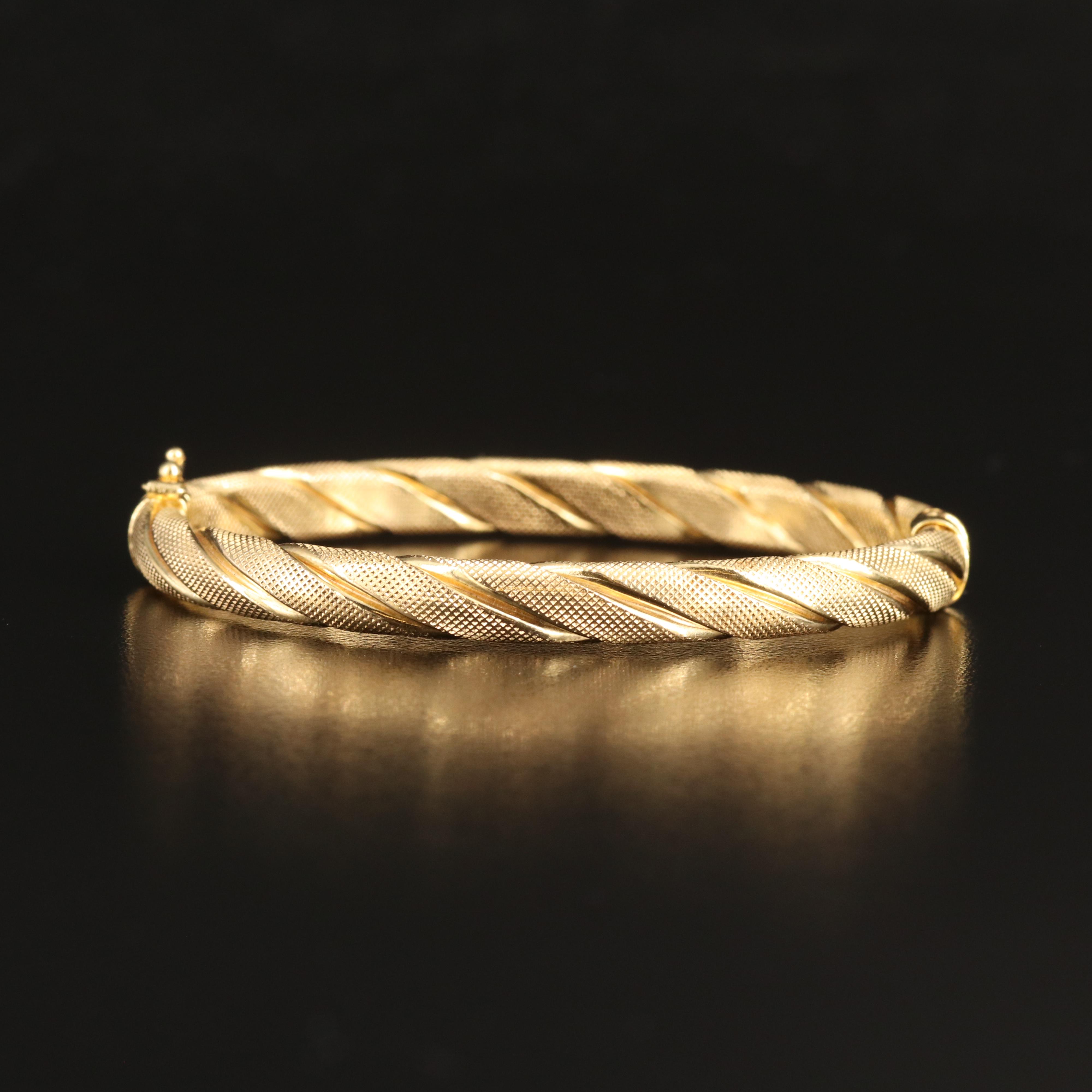 Italian 14K Fluted Hinged Bangle