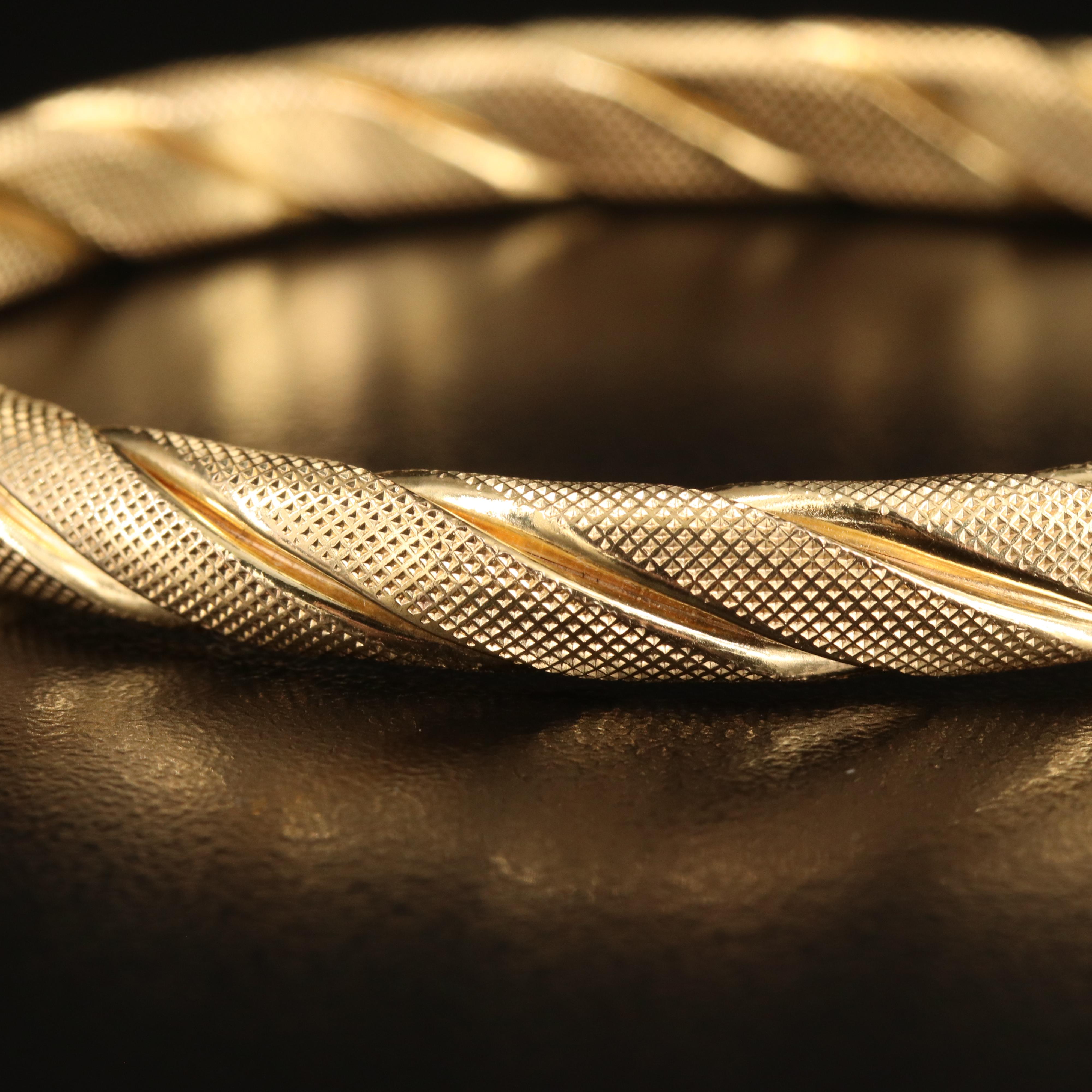 Italian 14K Fluted Hinged Bangle