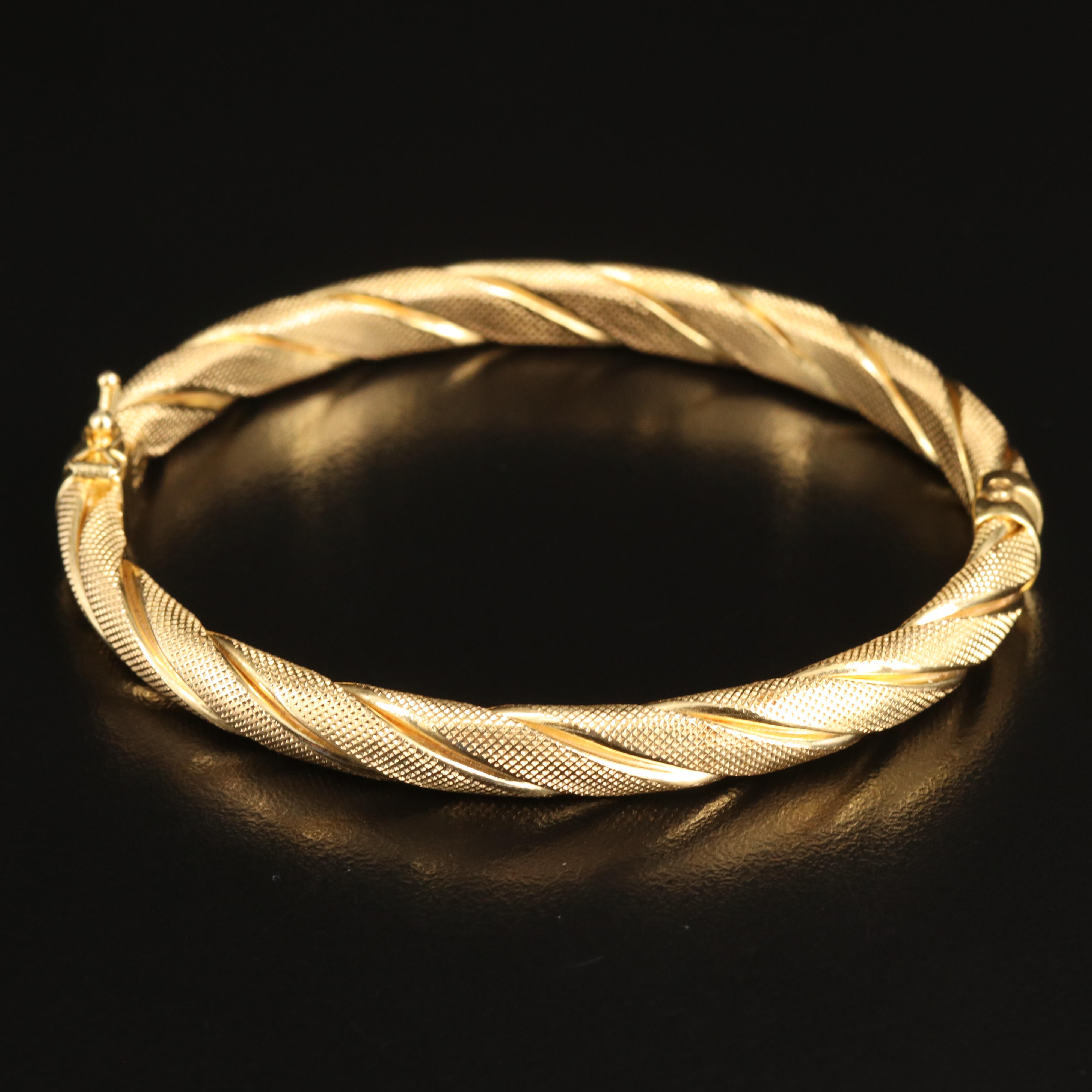 Italian 14K Fluted Hinged Bangle