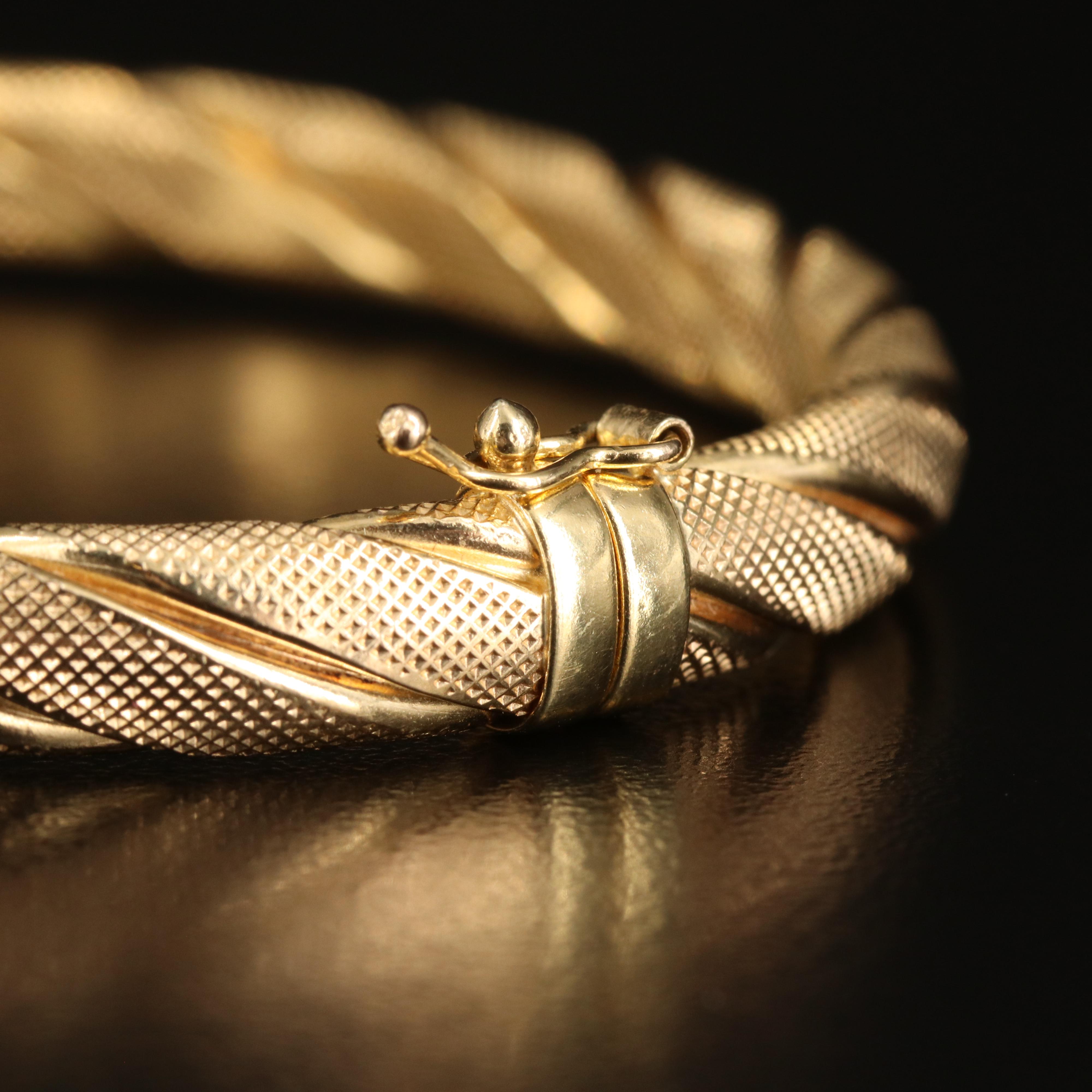 Italian 14K Fluted Hinged Bangle