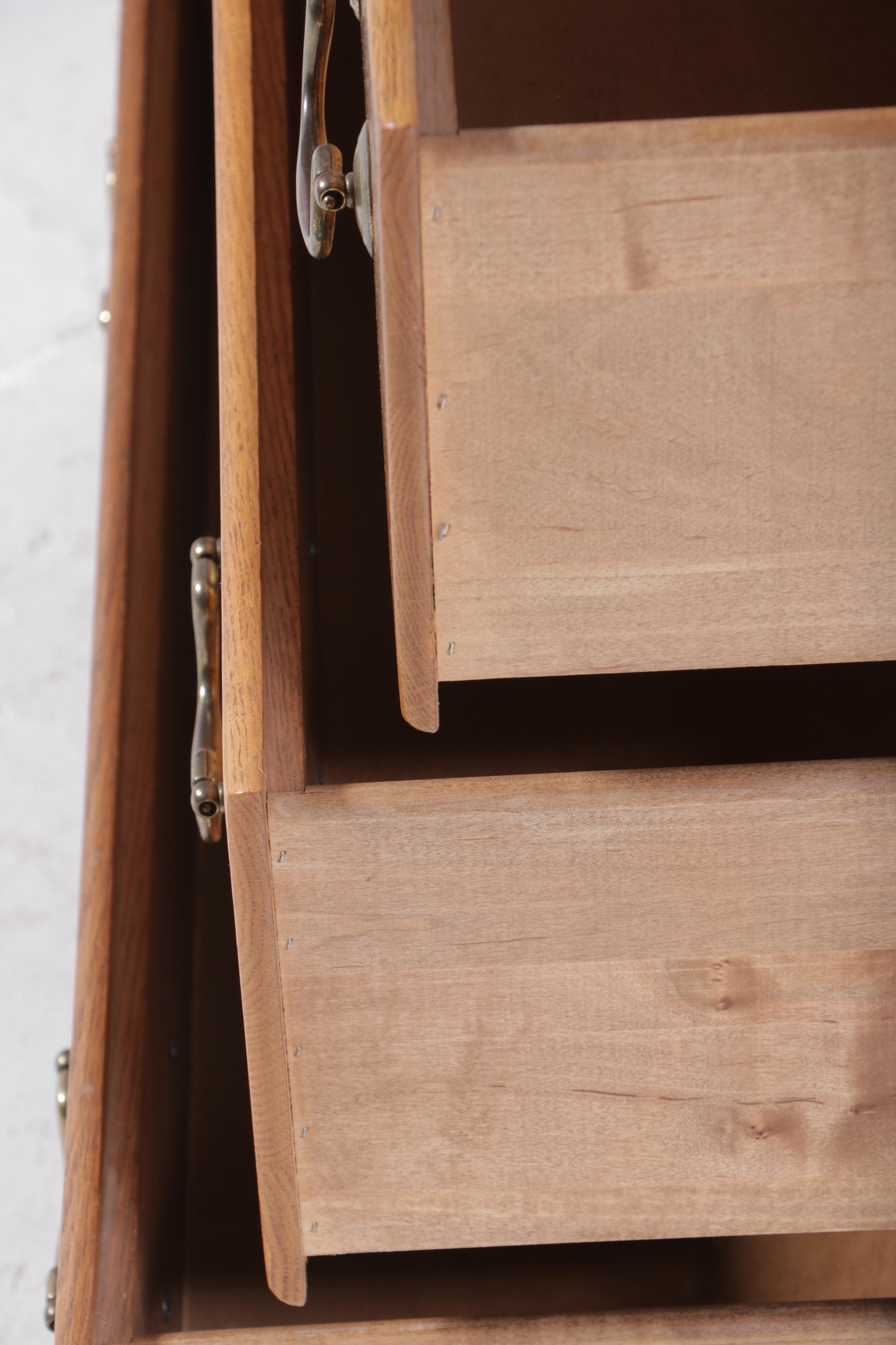 Pair of Yield House Federal Style Oak Three-Drawer Bedside Chests