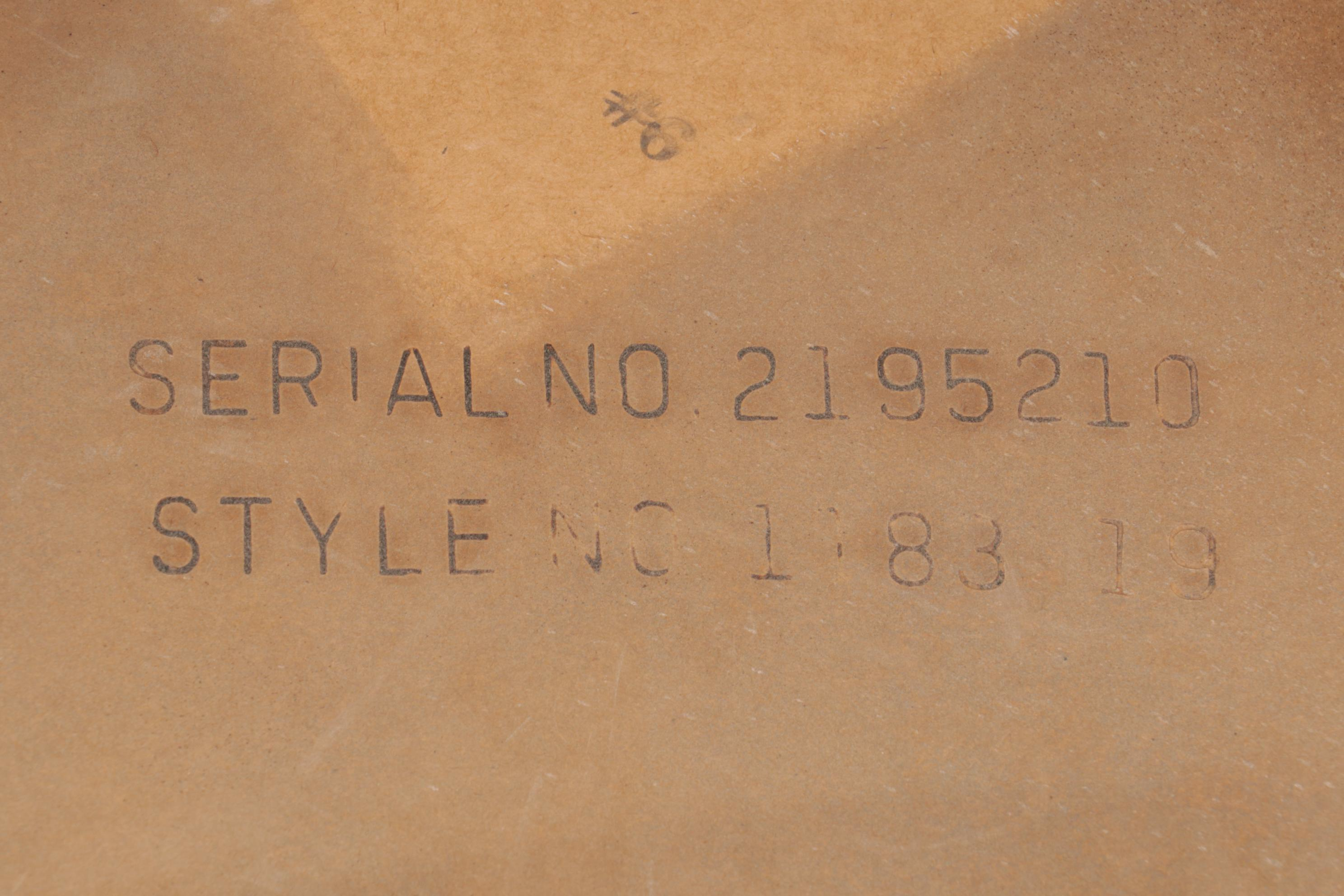 Lane Queen Anne Style Walnut Oval Coffee Table, Late 20th Century