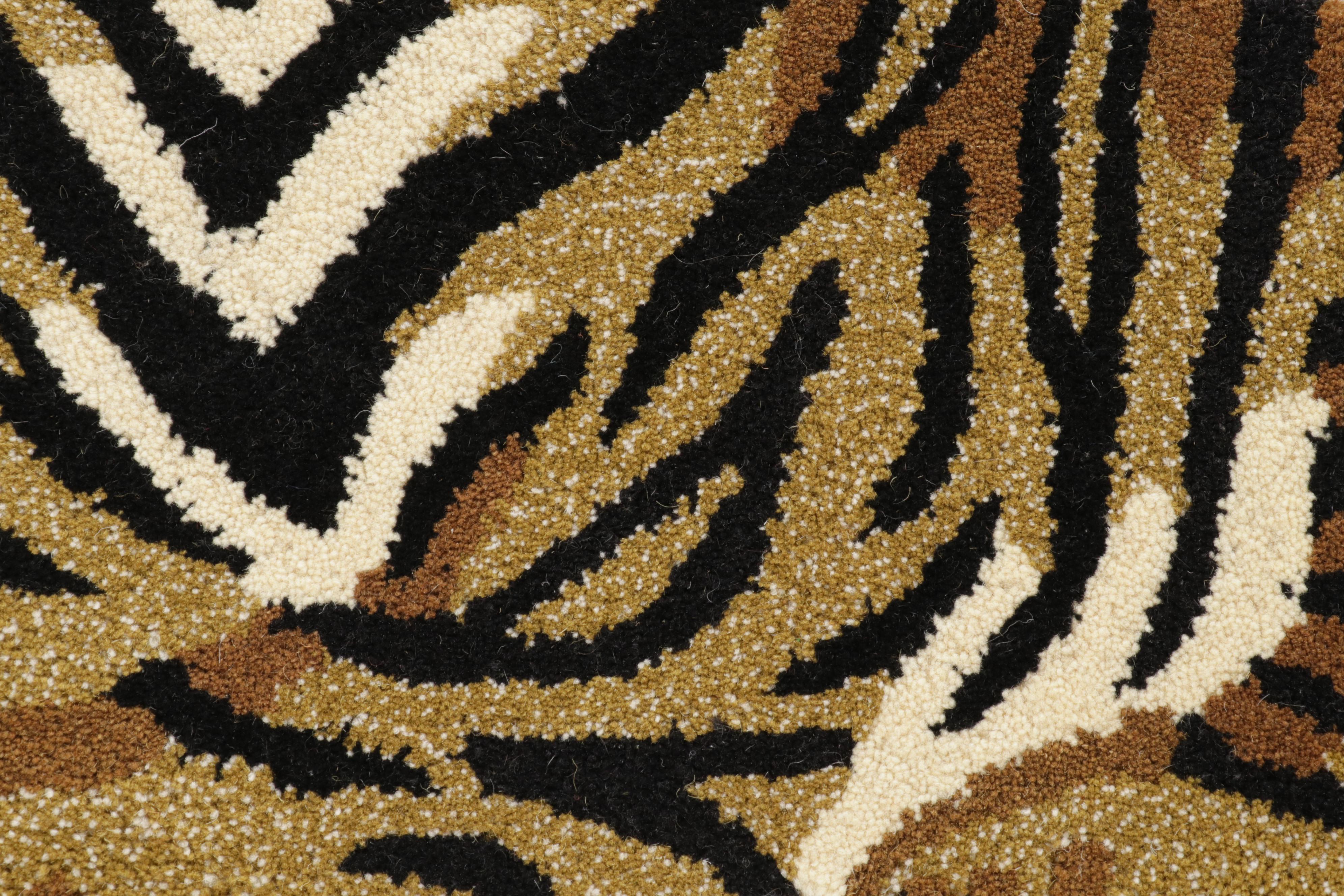 1'10 x 3' Hand-Tufted Tiger Form Accent Rug
