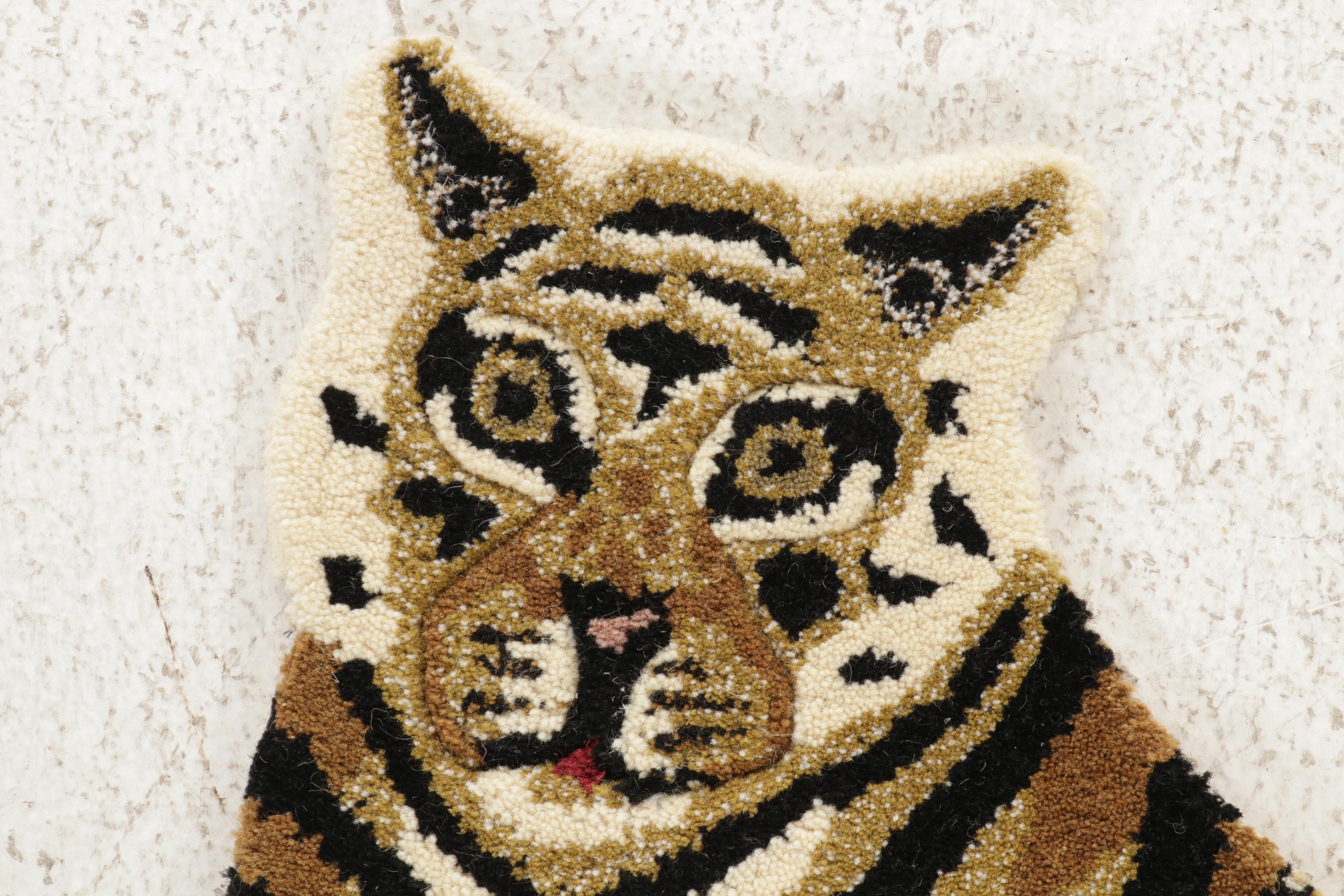 1'10 x 3' Hand-Tufted Tiger Form Accent Rug