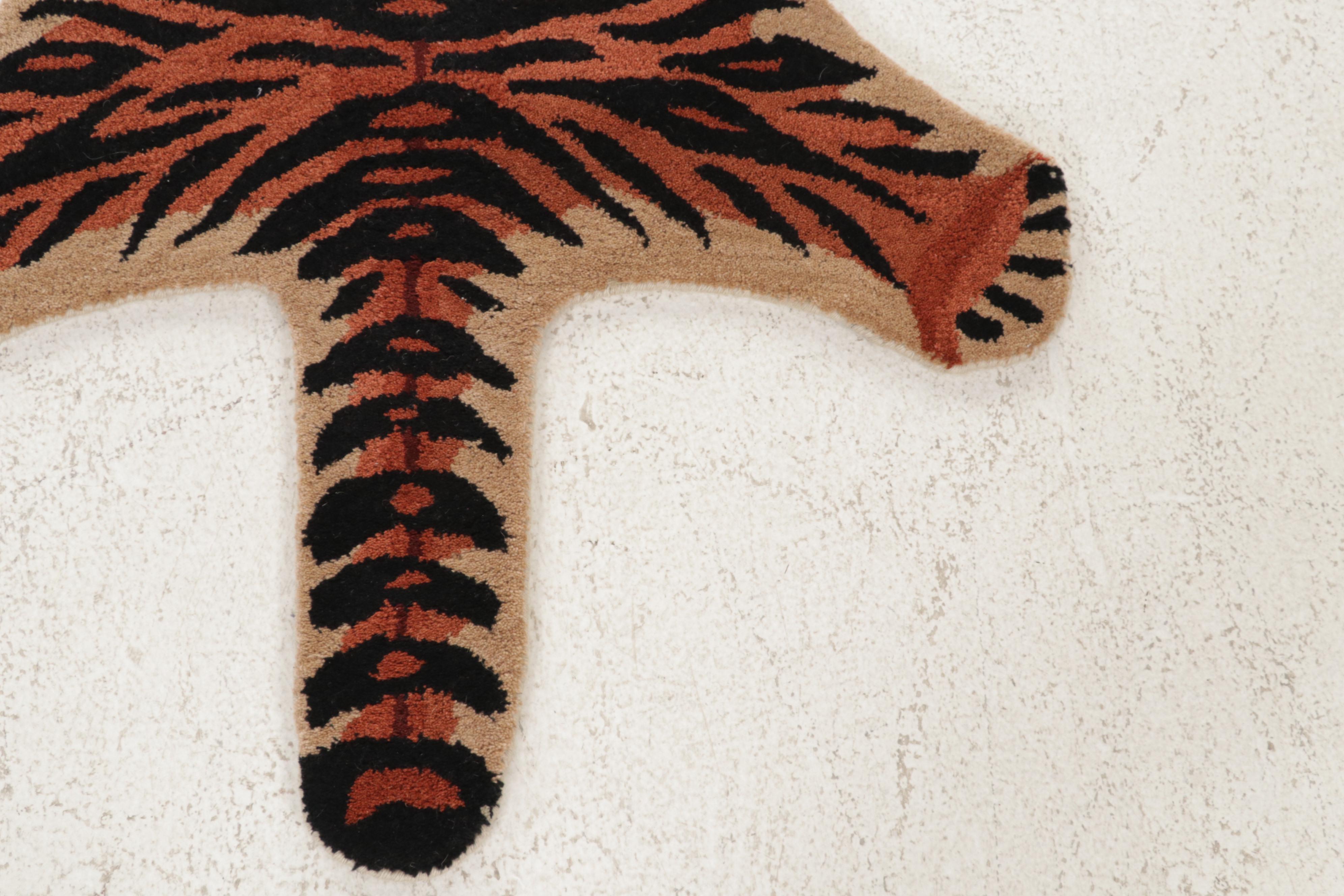 3' x 4'11 Hand-Tufted Pictorial Tiger Form Accent Rug