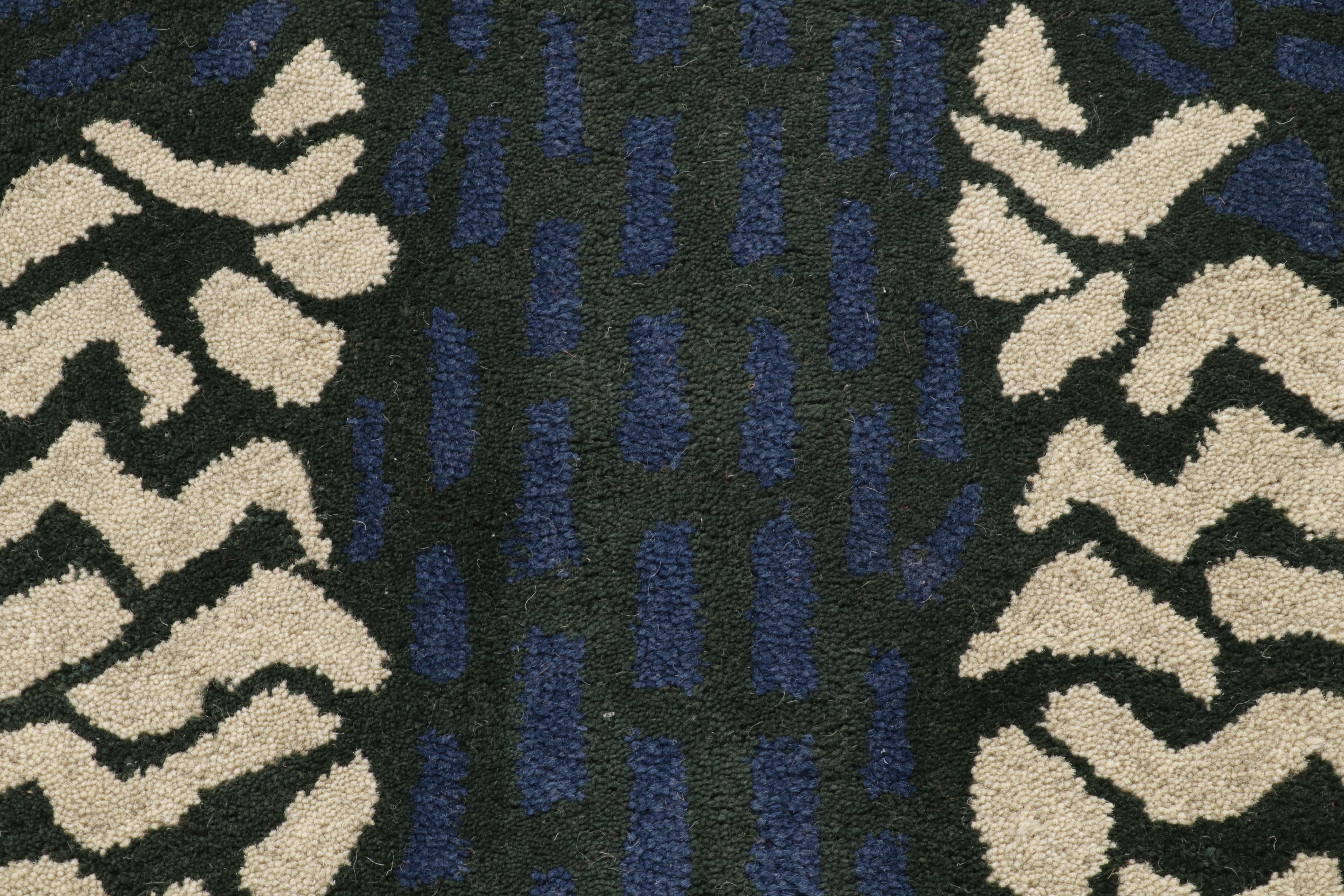 3' x 5'4 Hand-Tufted Pictorial Crocodile Form Accent Rug