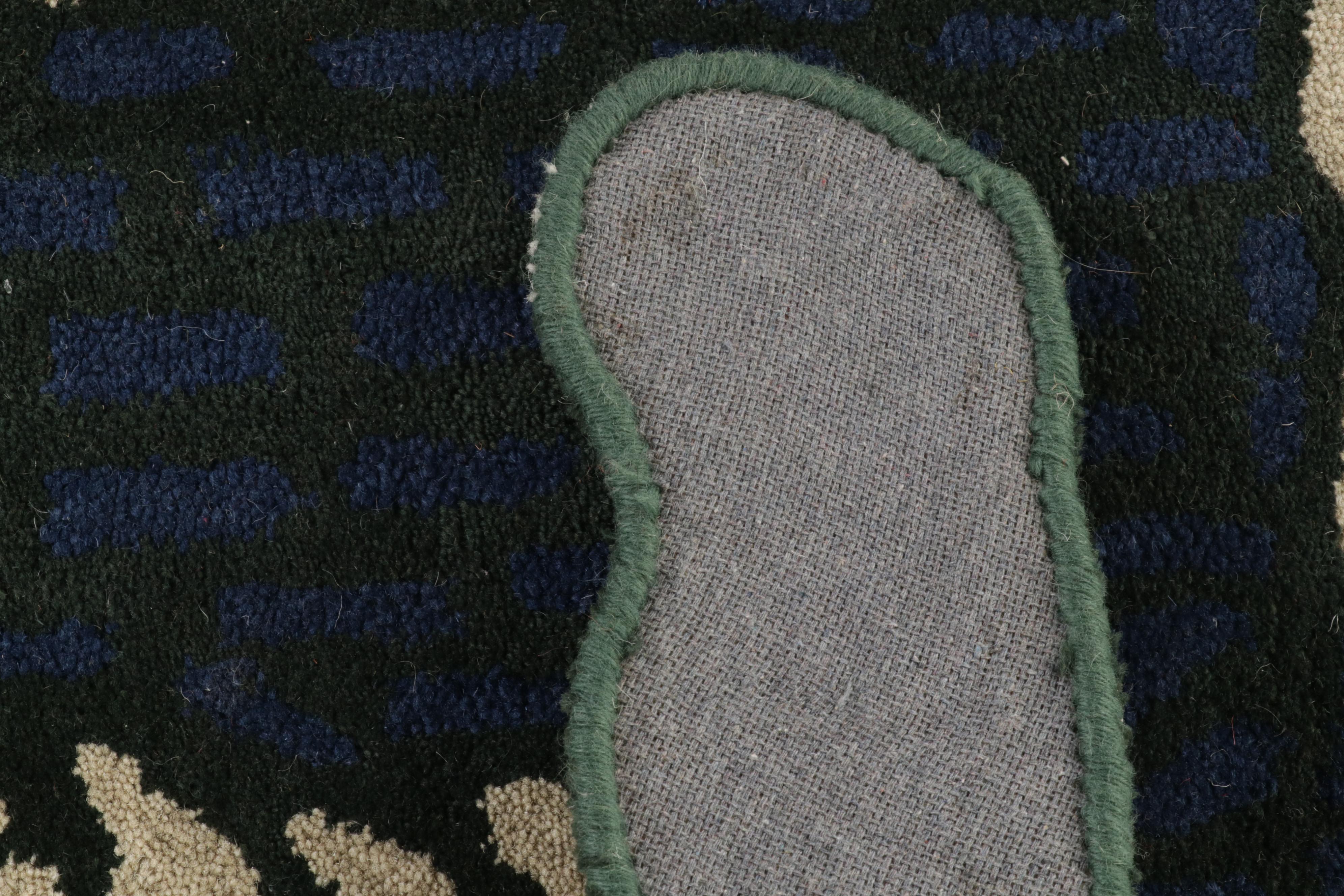 3' x 5'4 Hand-Tufted Pictorial Crocodile Form Accent Rug