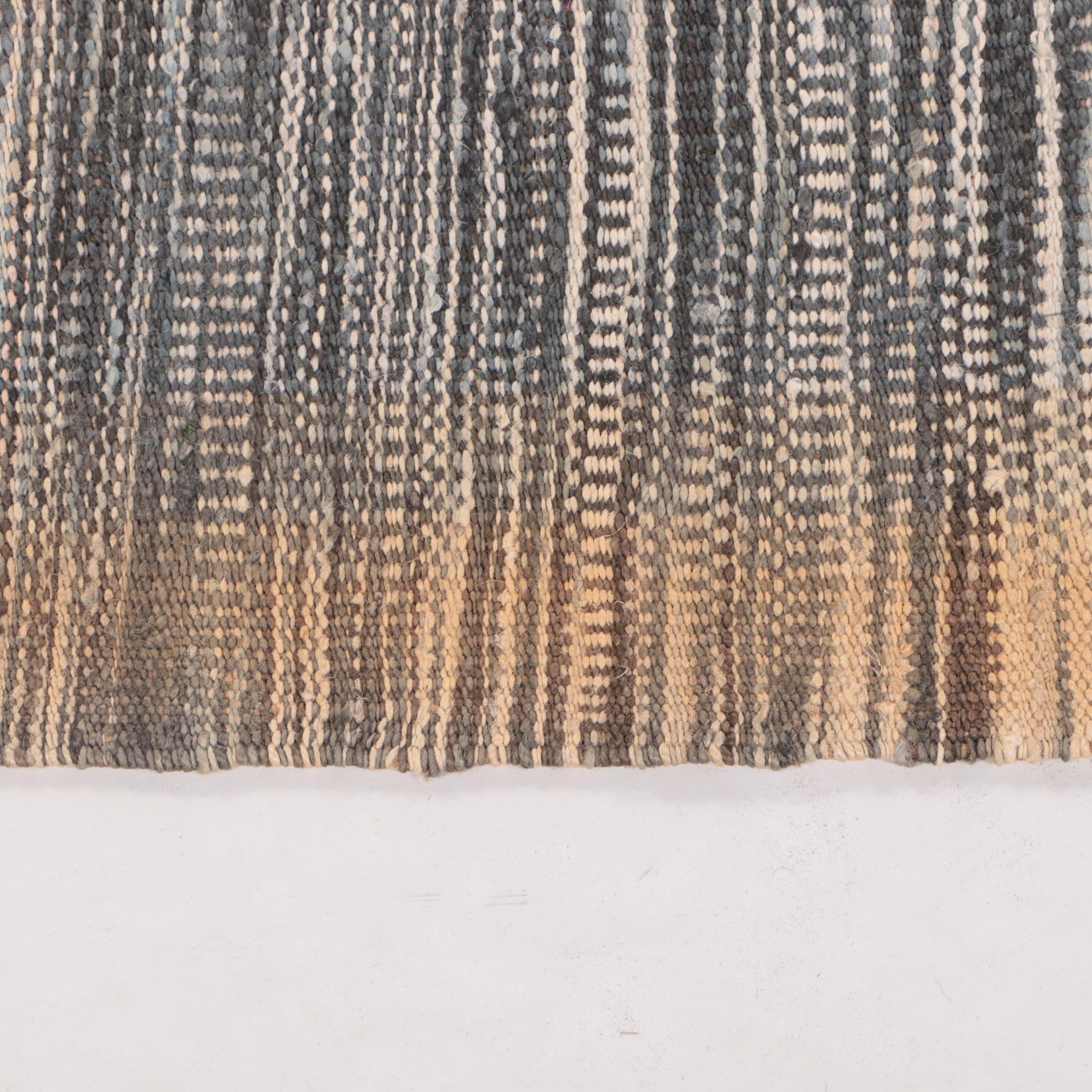 9'4 x 12'2 Hand-Woven Indian Area Rug