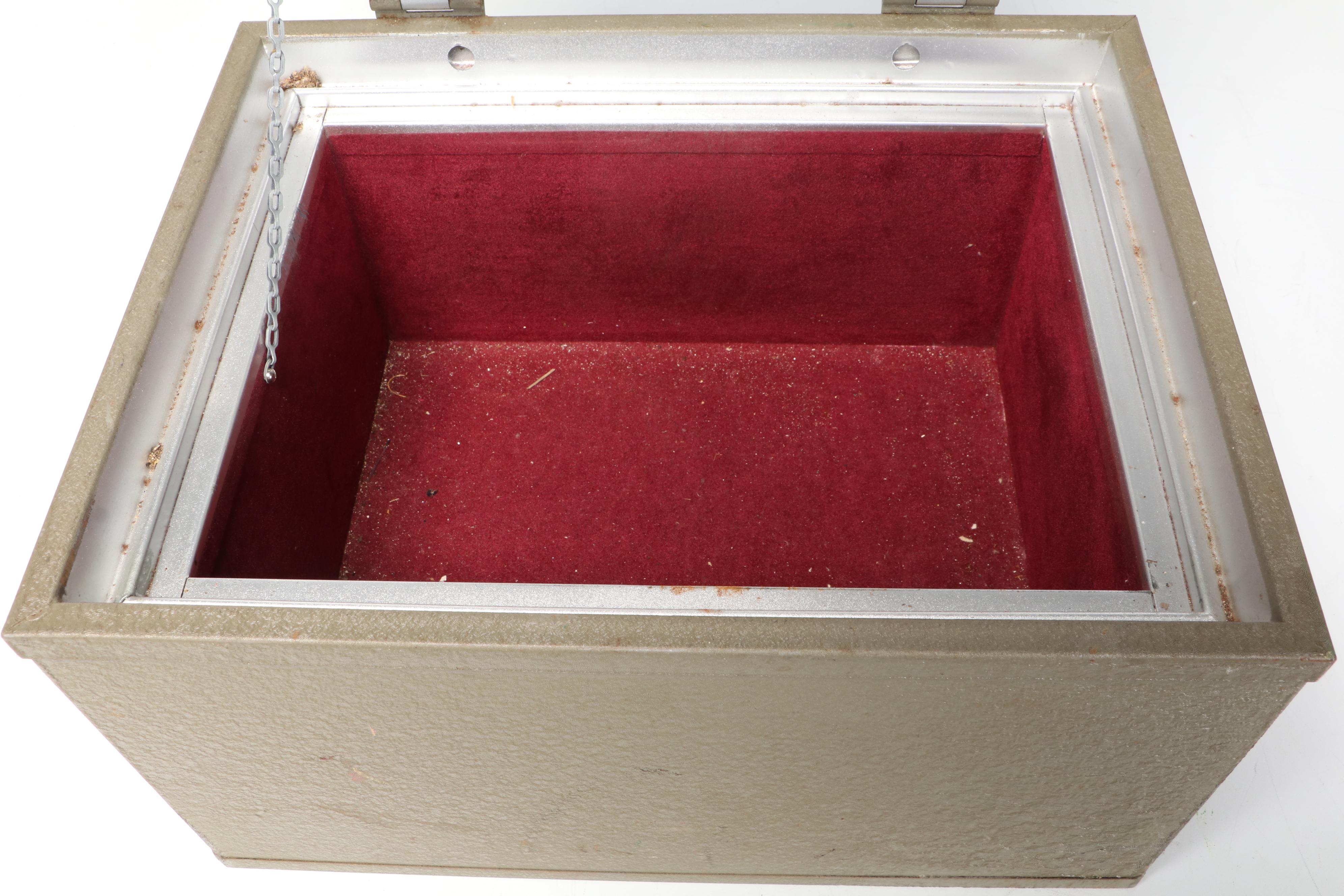 Meilink Mfg. Fabric Lined Fire Insulated Safe