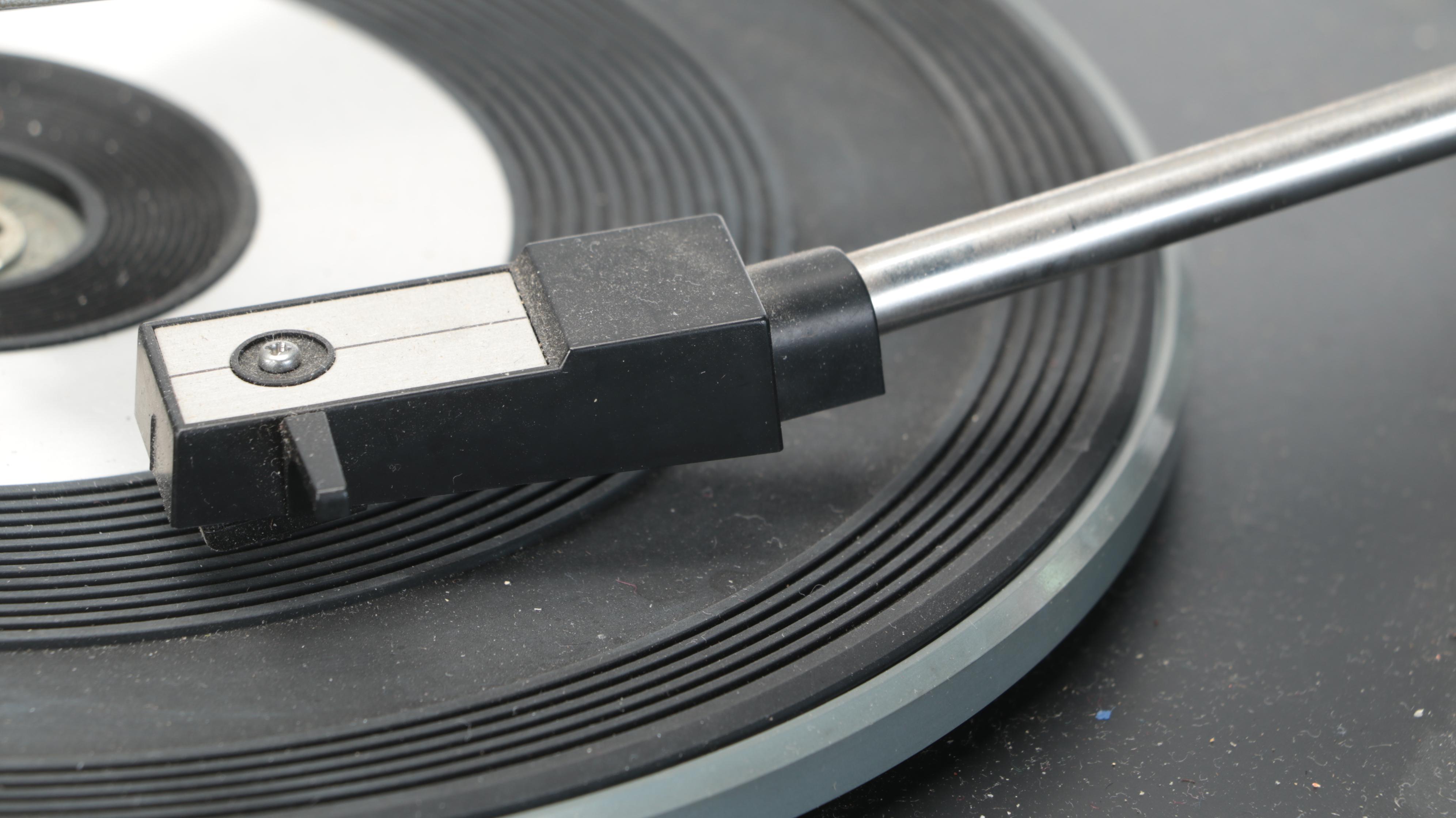 Panasonic SE-1040D Stereo Music Center and Panasonic SB-622 Speakers