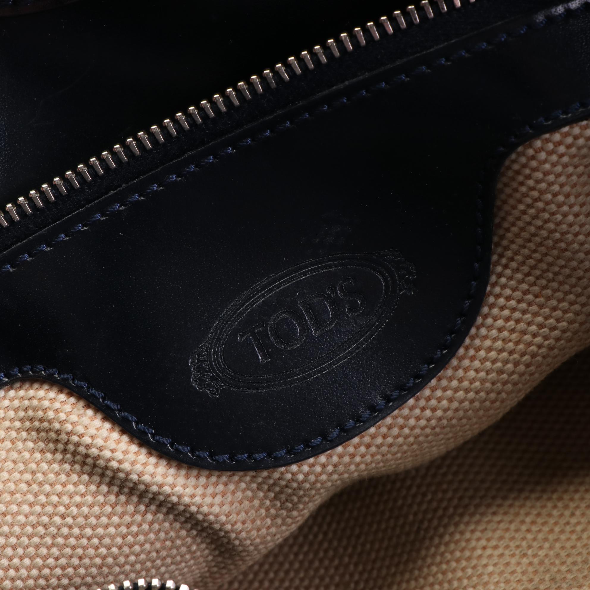 Tod's Shoulder Tote in Smooth Leather