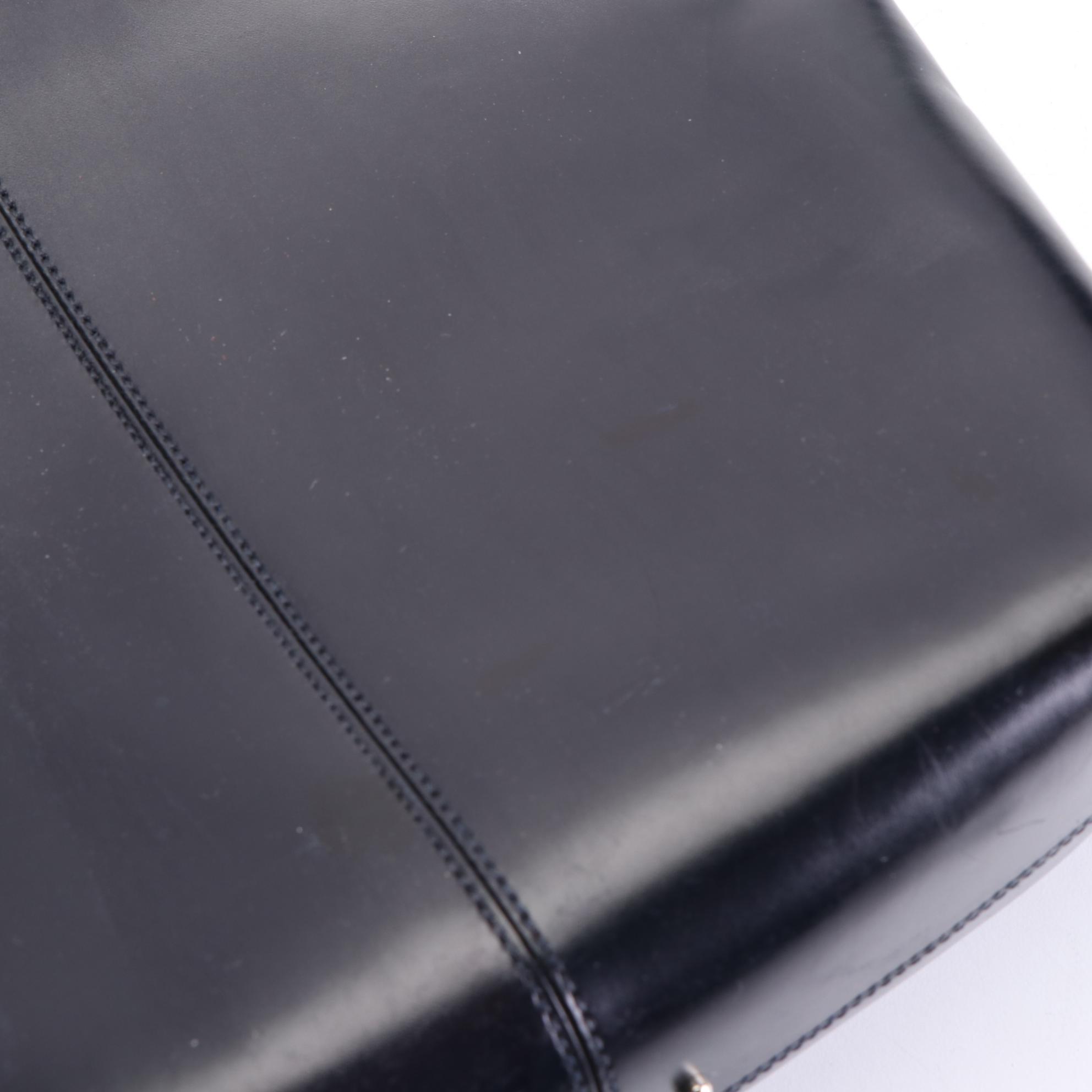 Tod's Shoulder Tote in Smooth Leather