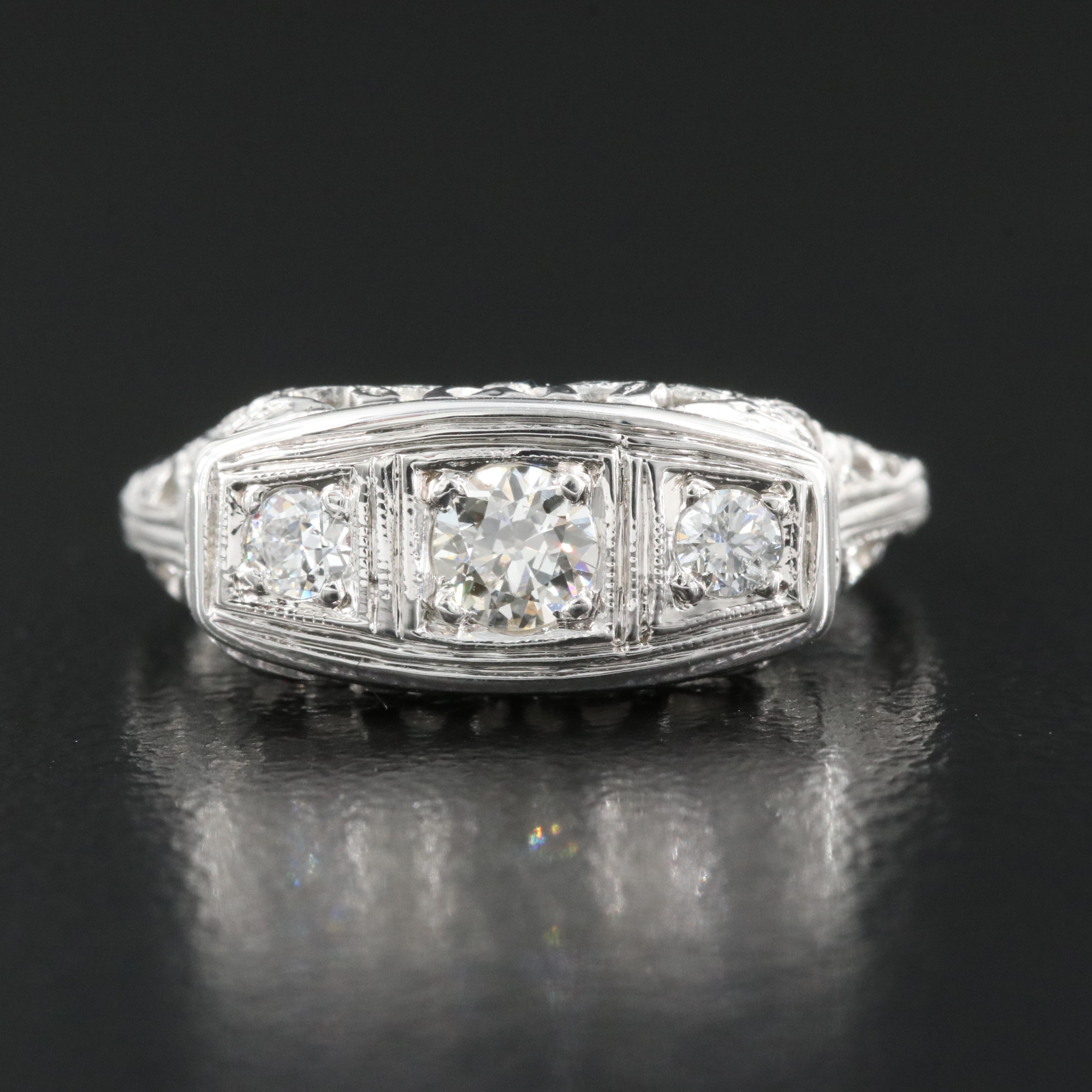 18K 0.25 CTW Diamond East-West Ring