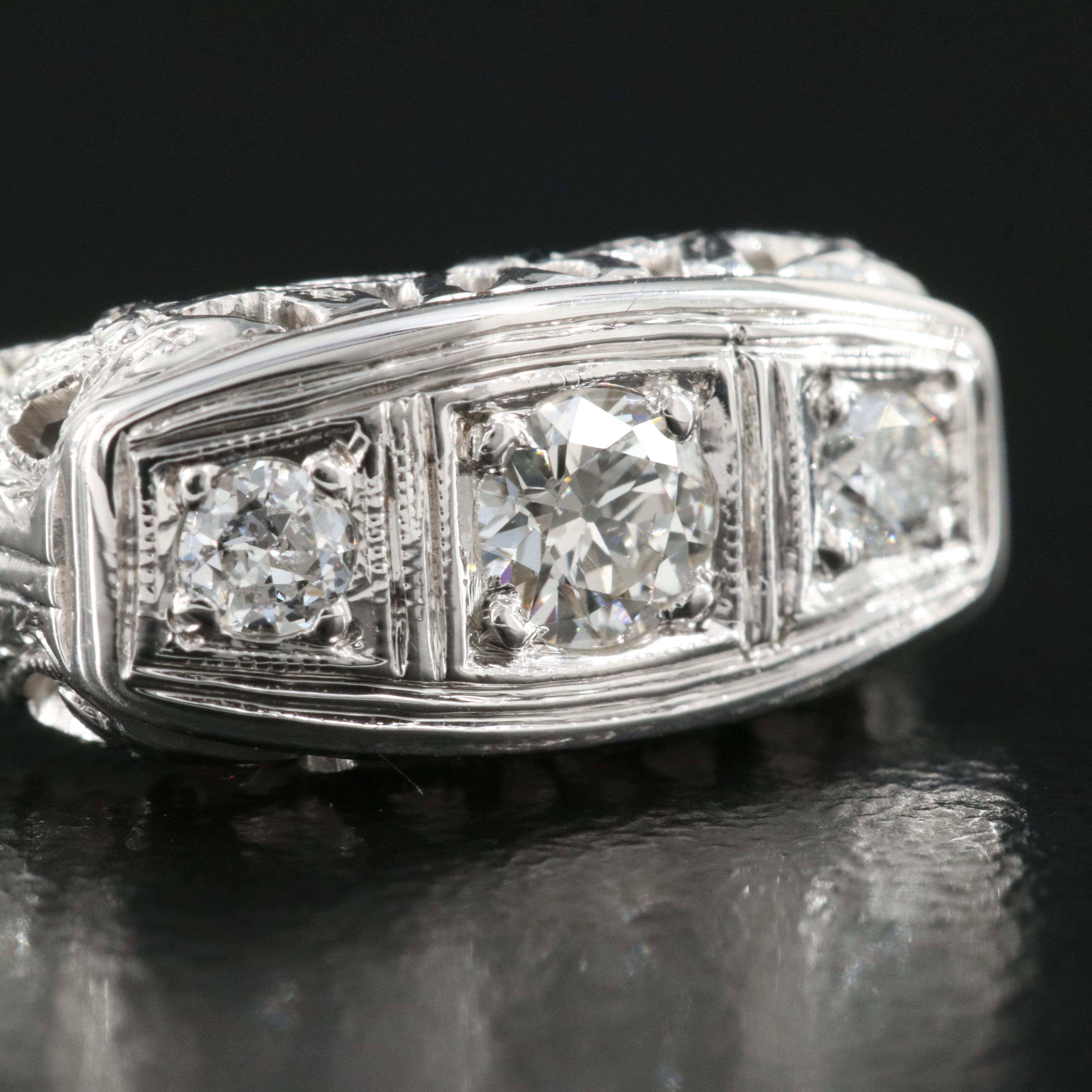 18K 0.25 CTW Diamond East-West Ring