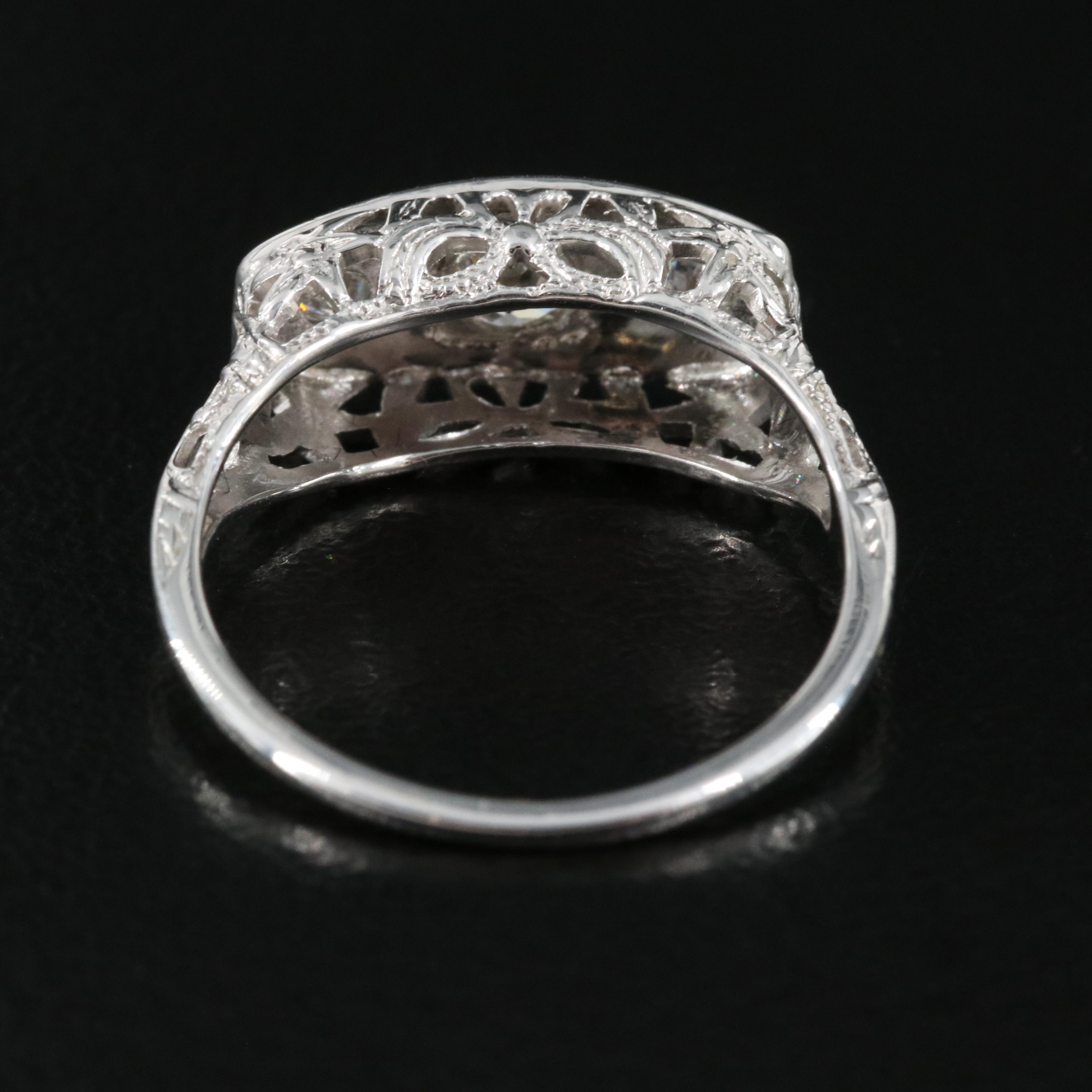 18K 0.25 CTW Diamond East-West Ring