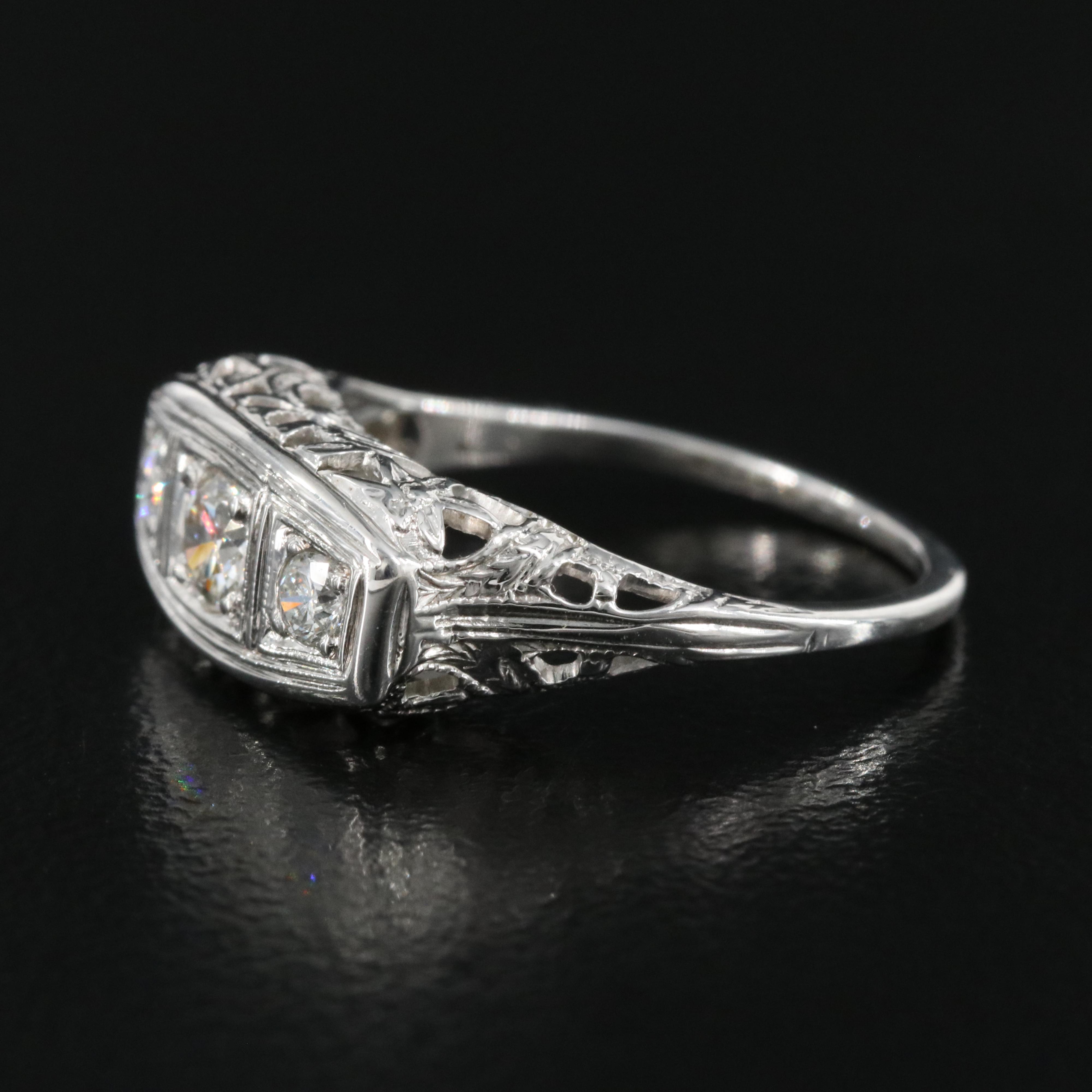 18K 0.25 CTW Diamond East-West Ring