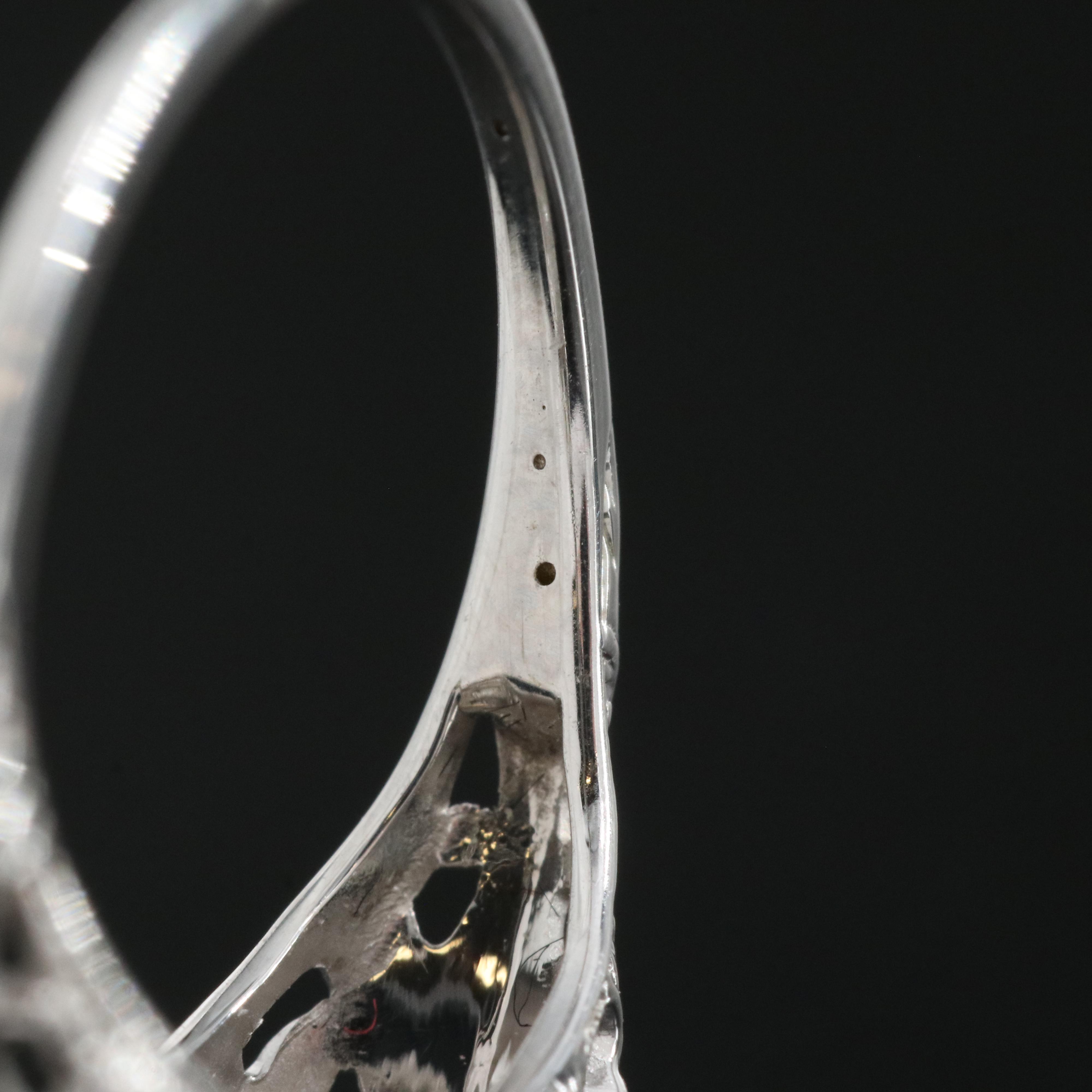 18K 0.25 CTW Diamond East-West Ring